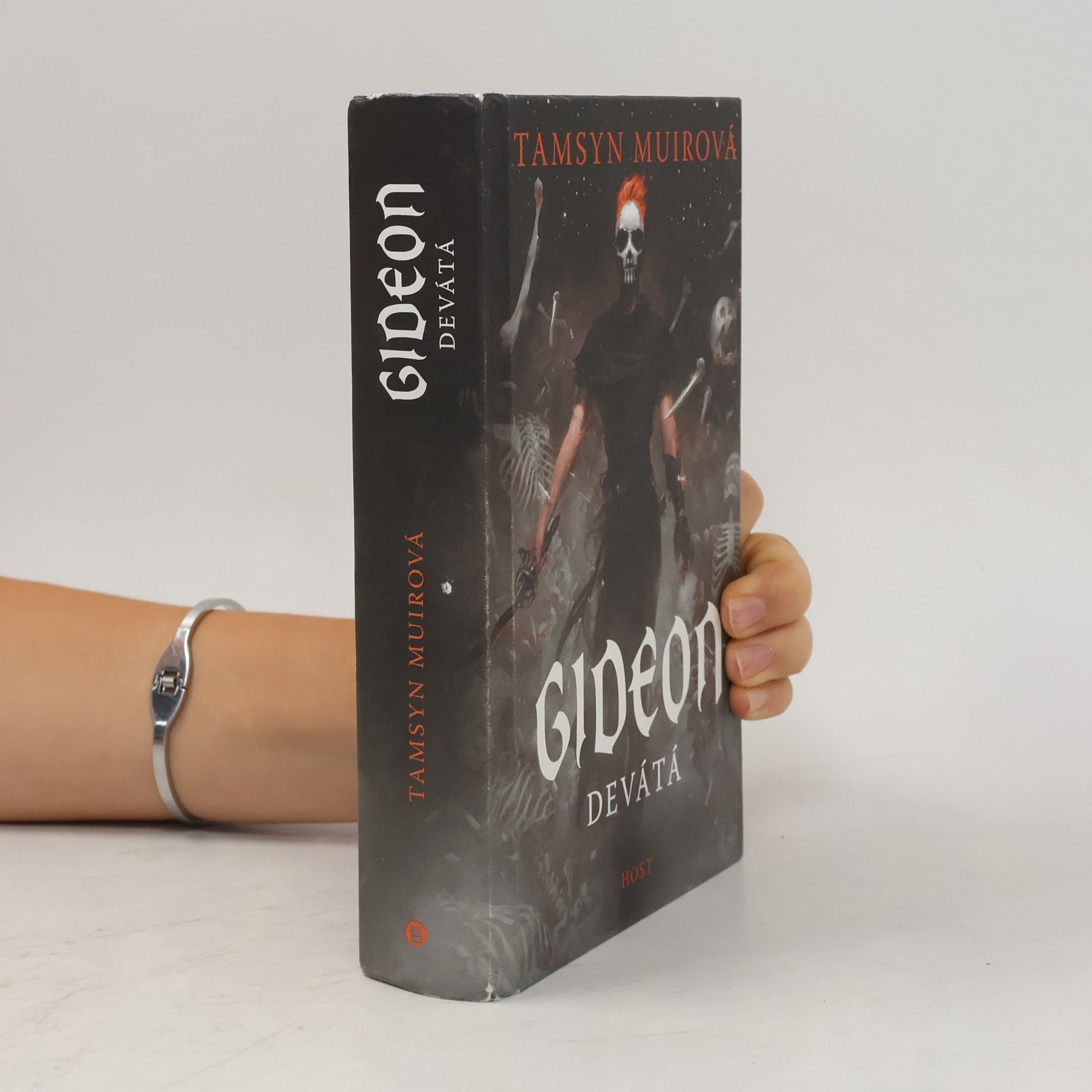 Tamsyn Muir Gideon Devátá