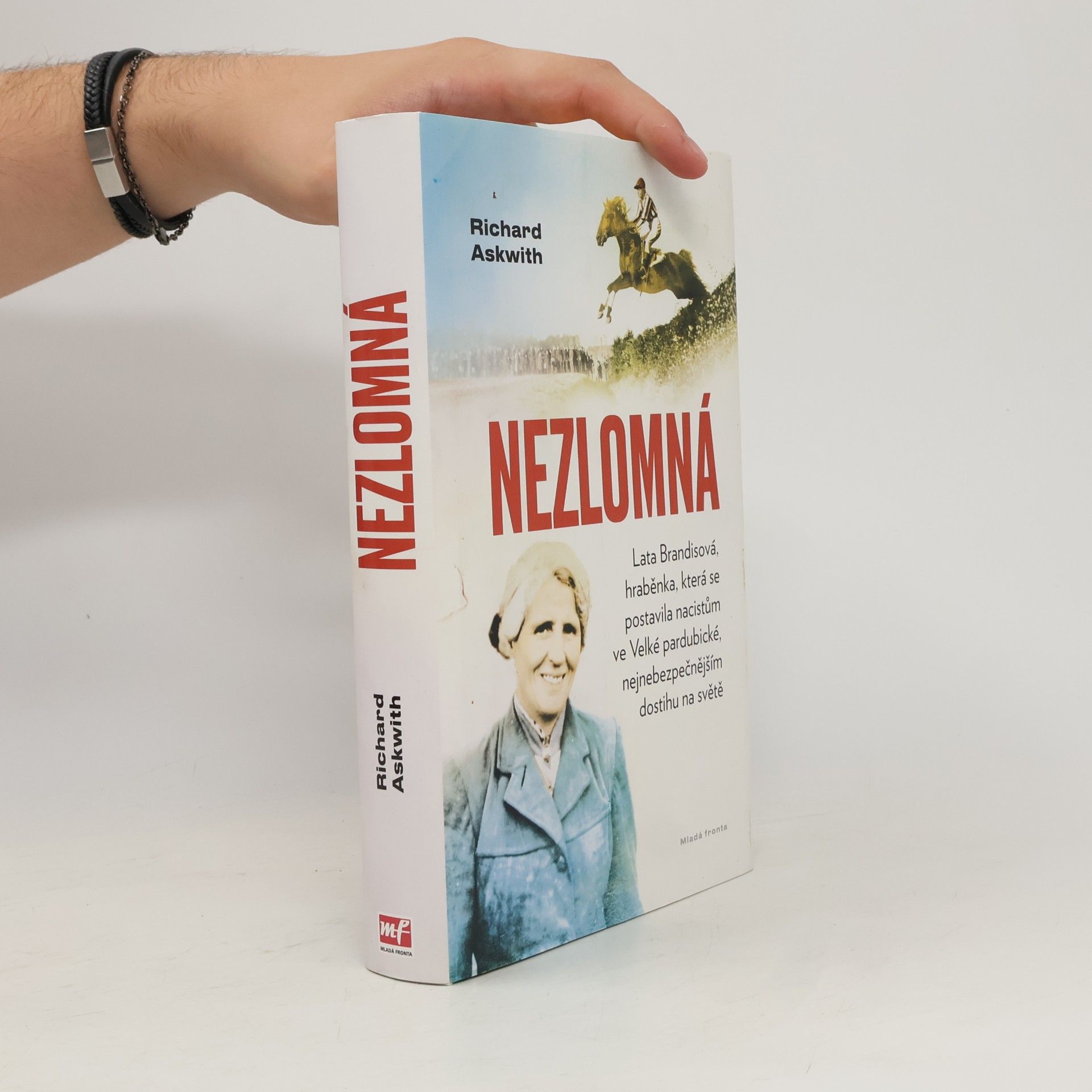 Richard Askwith Nezlomná. Hraběnka, která se postavila nacistům ve Velké pardubické
