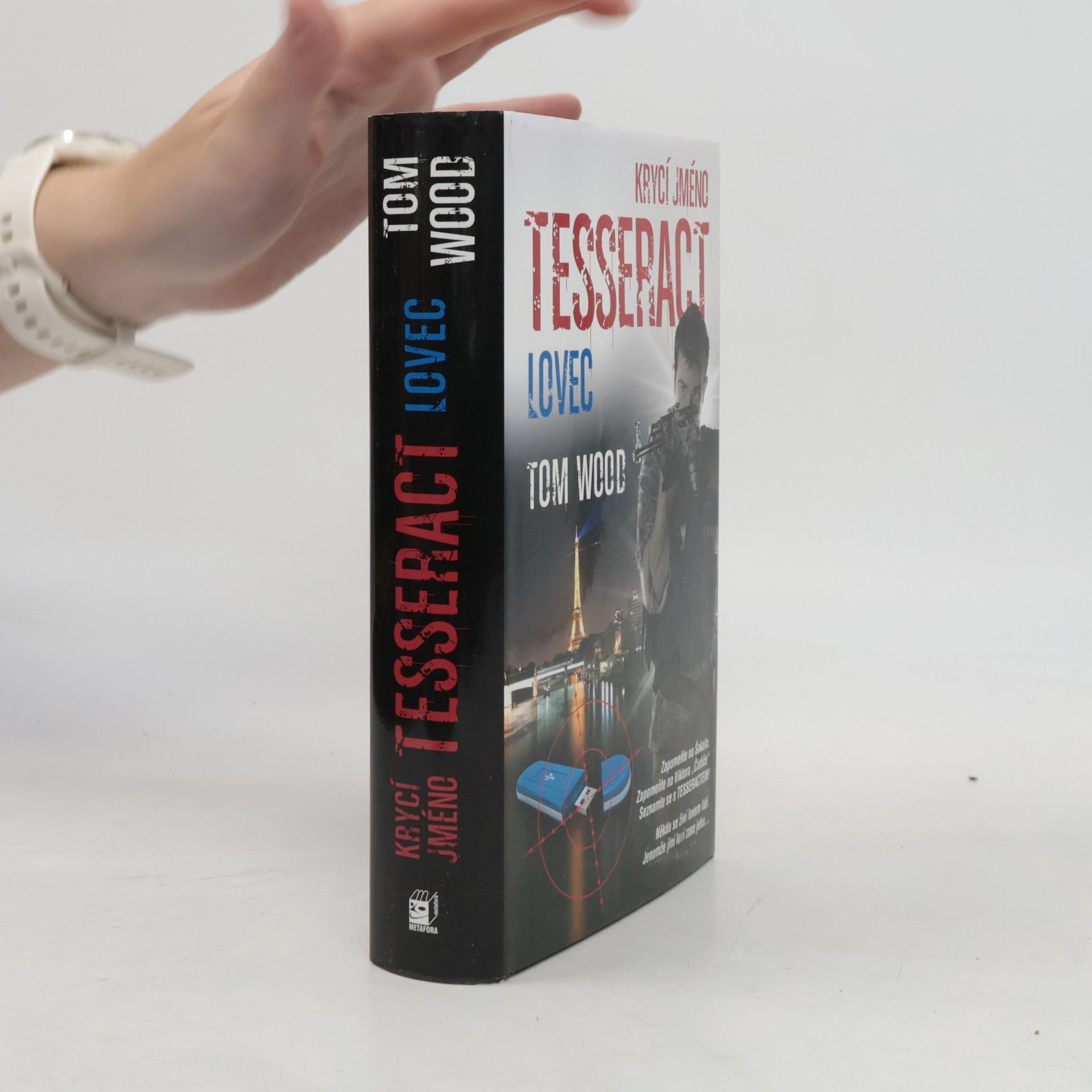 Tom Wood Krycí jméno Tesseract. Lovec