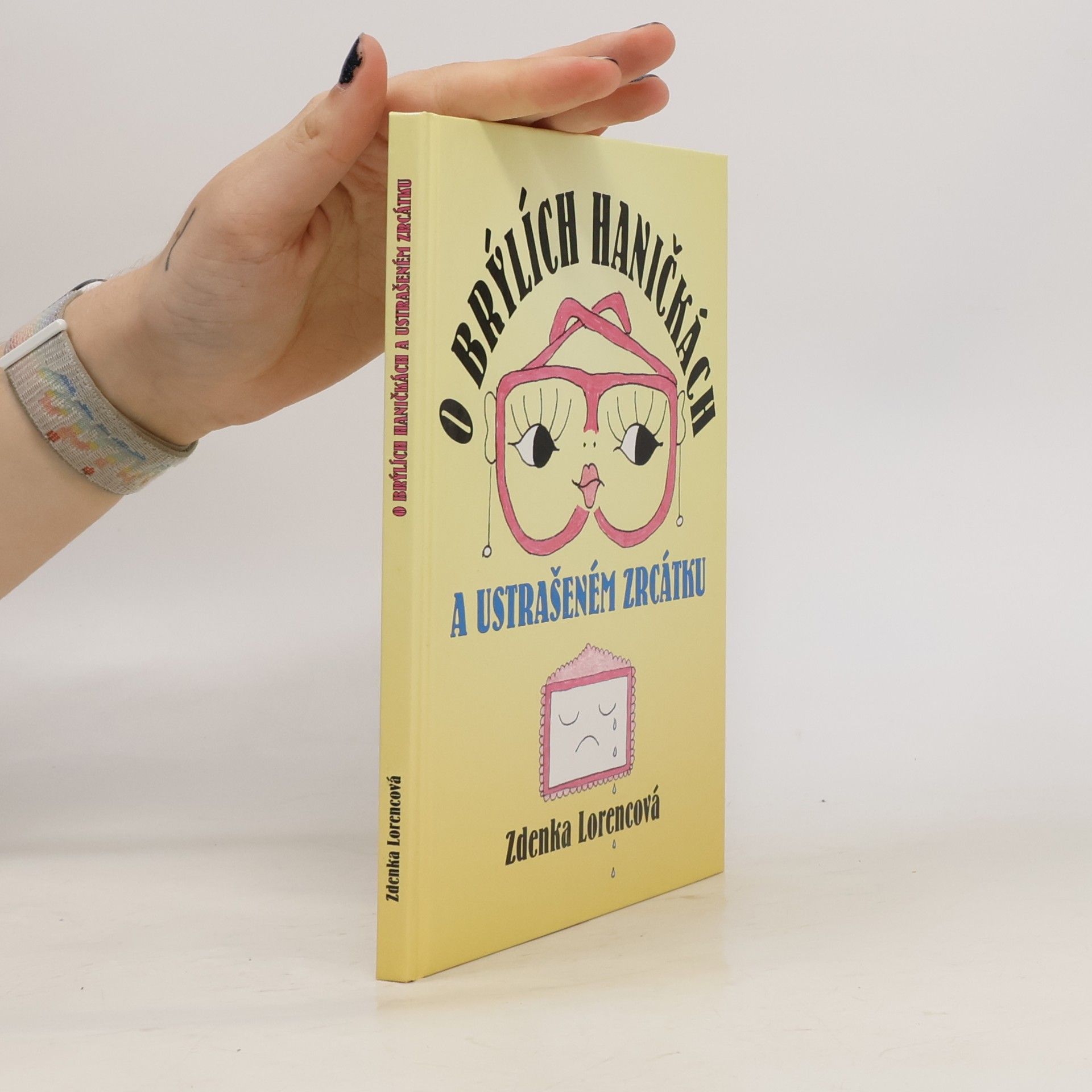 Zdenka Lorencová O brýlích Haničkách a ustrašeném zrcátku