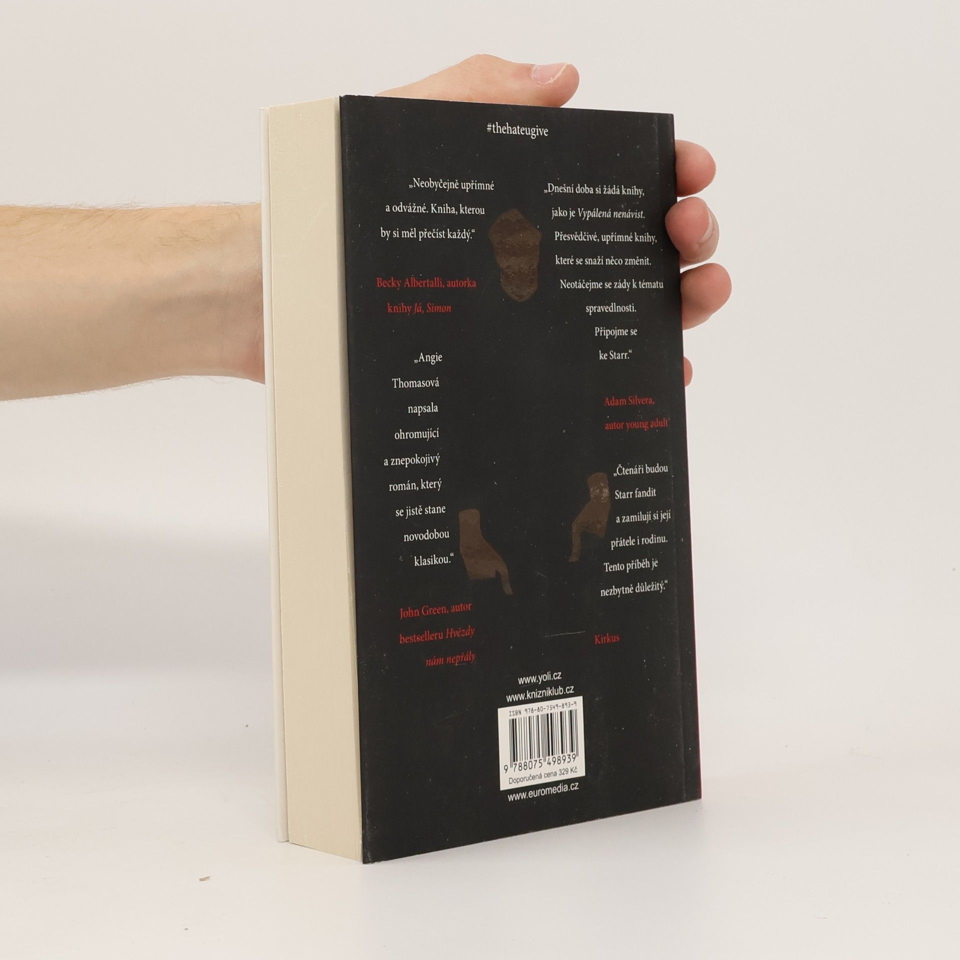 Angie Thomas Vypálená nenávist