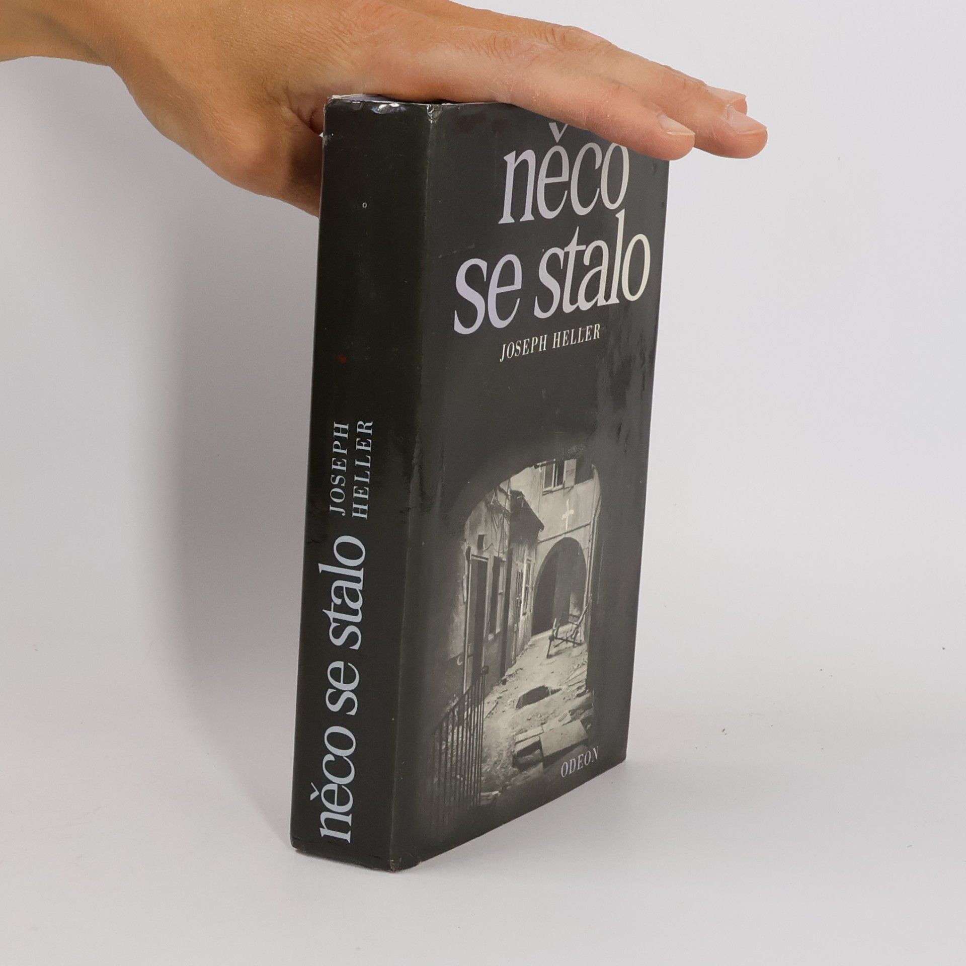 Joseph Heller Něco se stalo