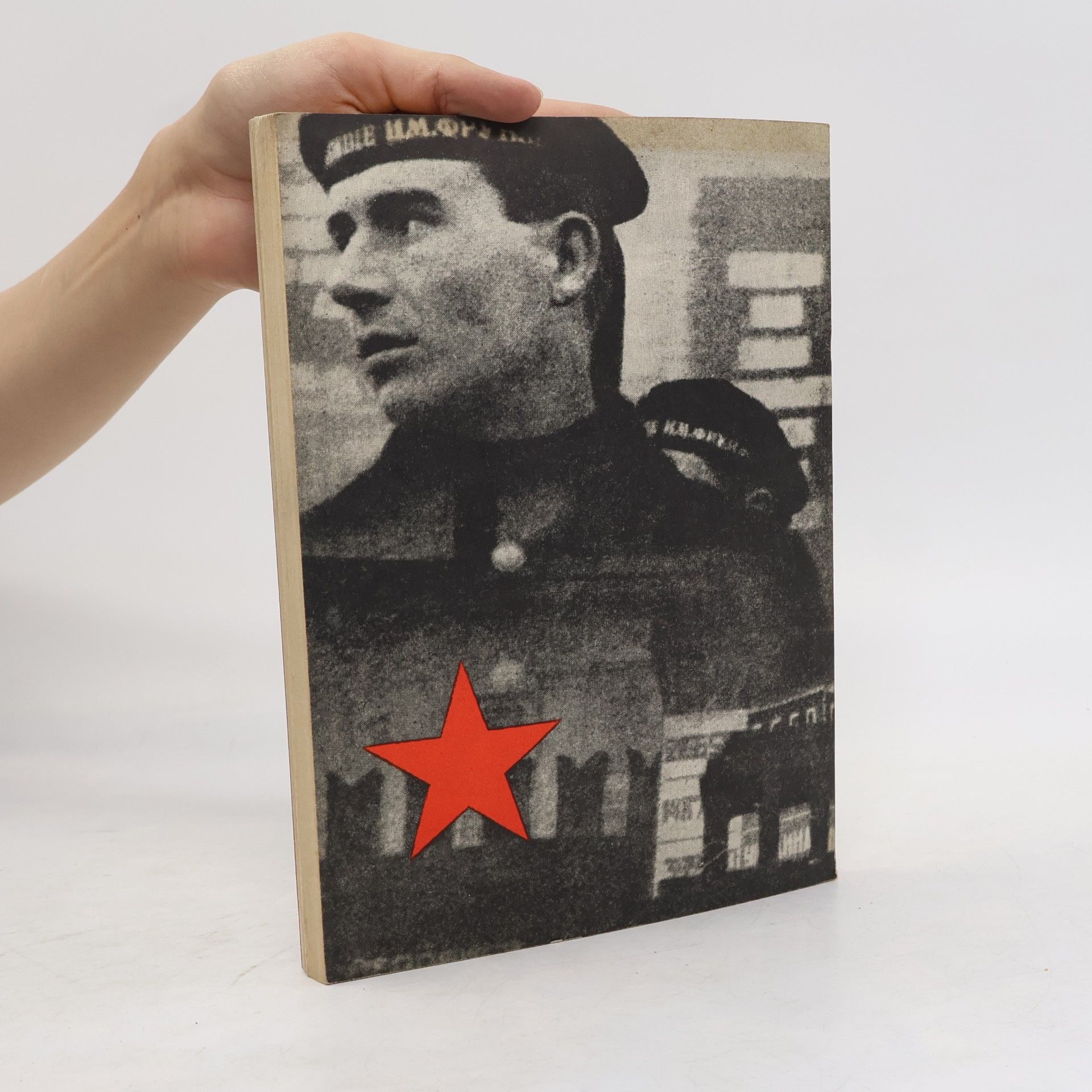 Kolektiv autorů Světová literatura. Říjen 1917