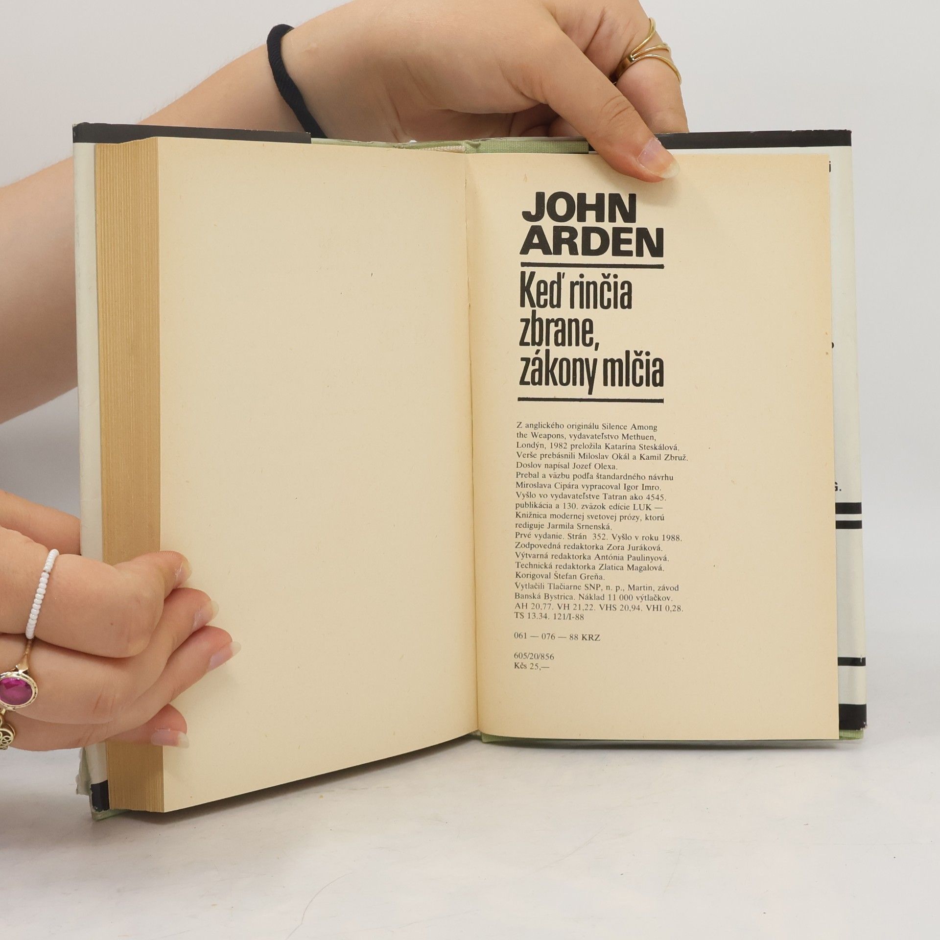 John Arden Keď rinčia zbrane, zákony mlčia