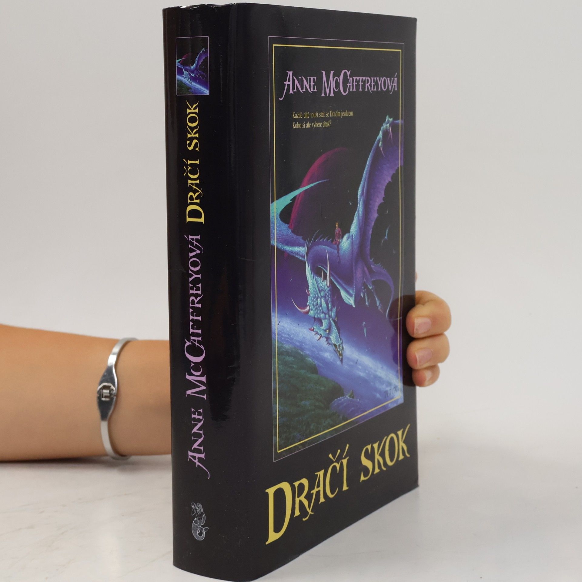 Anne Mac Caffrey Dračí skok