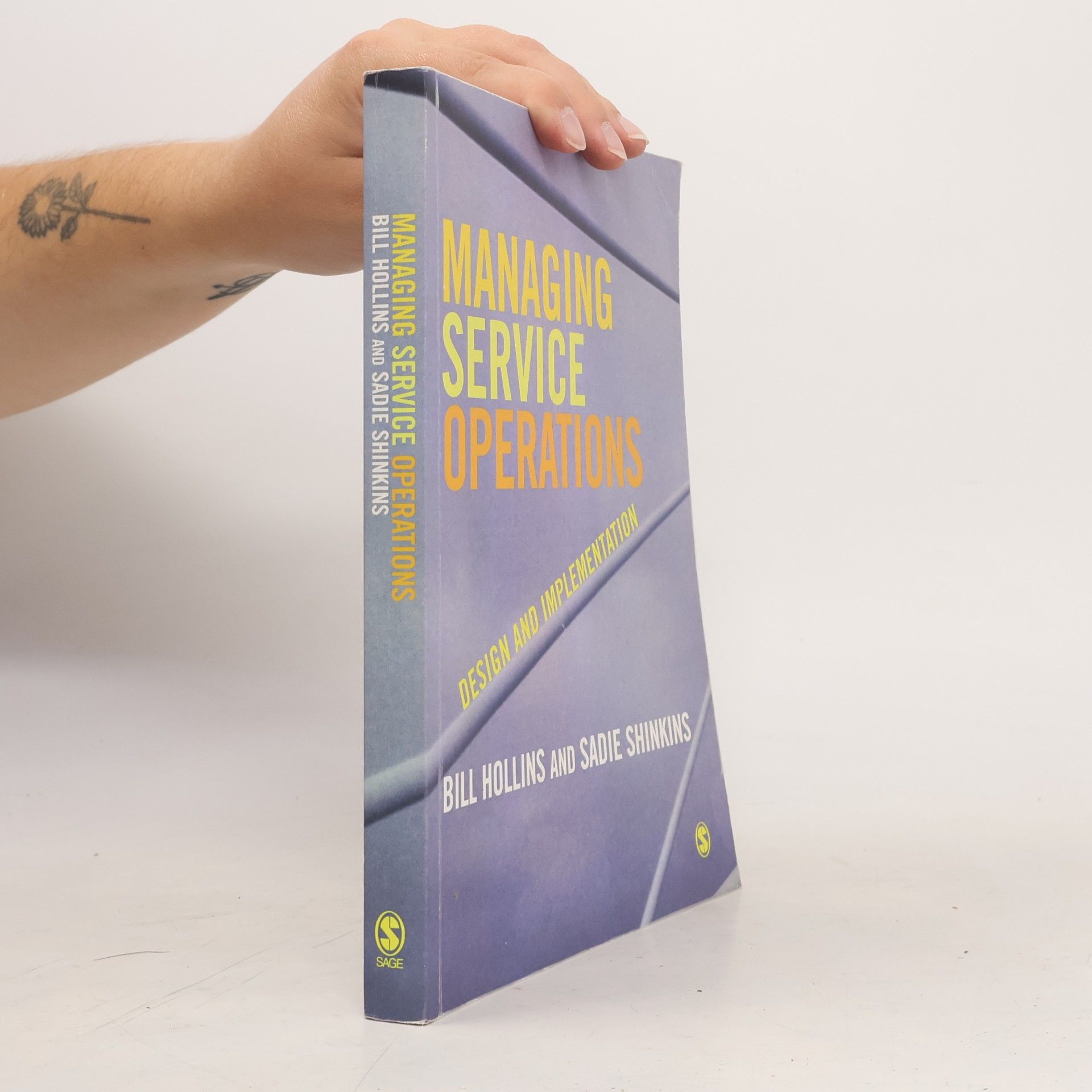 William J Hollins Managing Service Operations