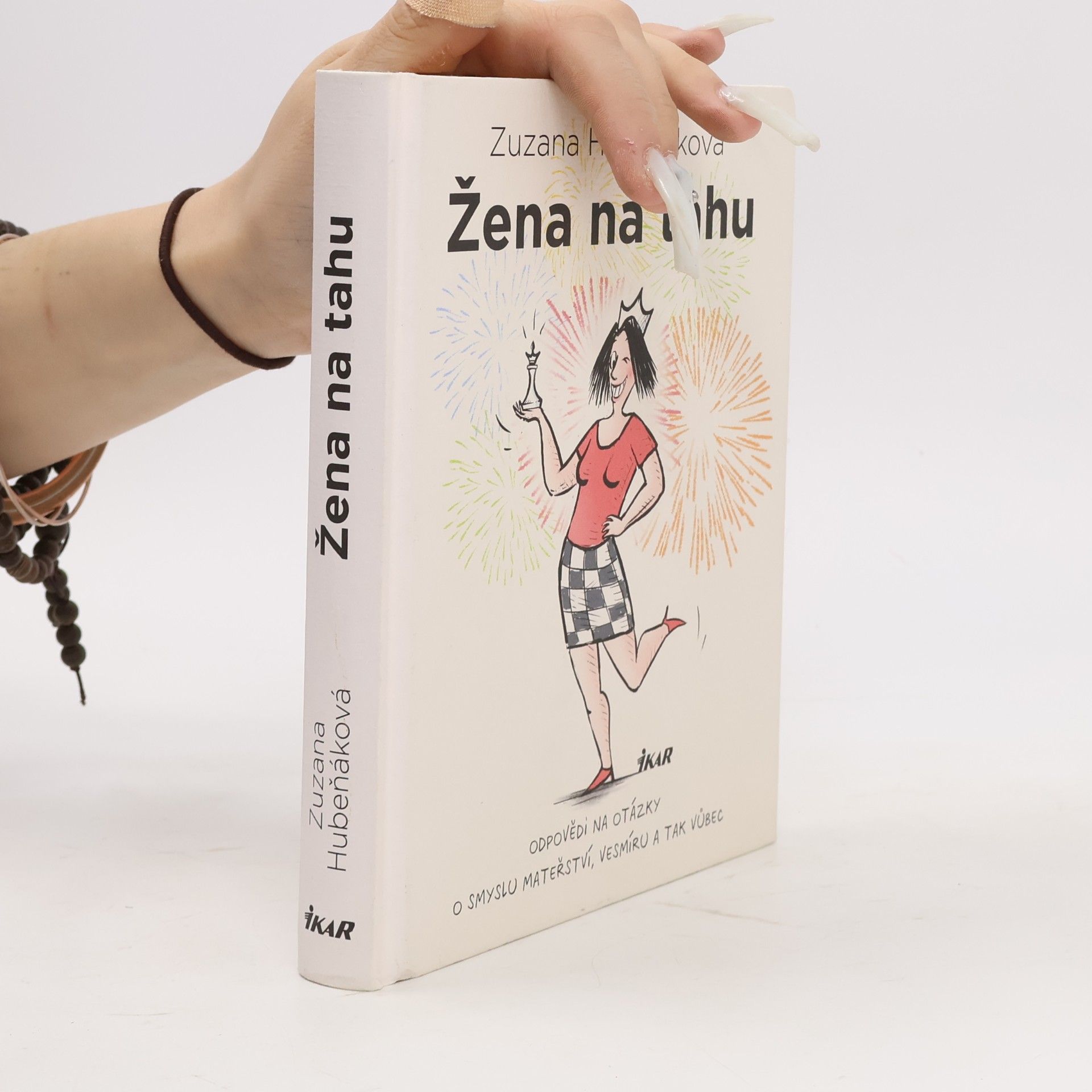 Zuzana Hubeňáková Žena na tahu. Odpovědi na otázky o smyslu mateřství, vesmíru a tak vůbec