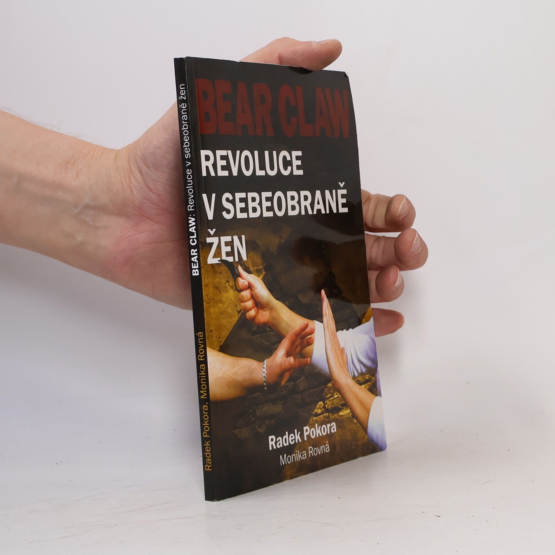 Monika Rovná Bear claw : revoluce v sebeobraně žen