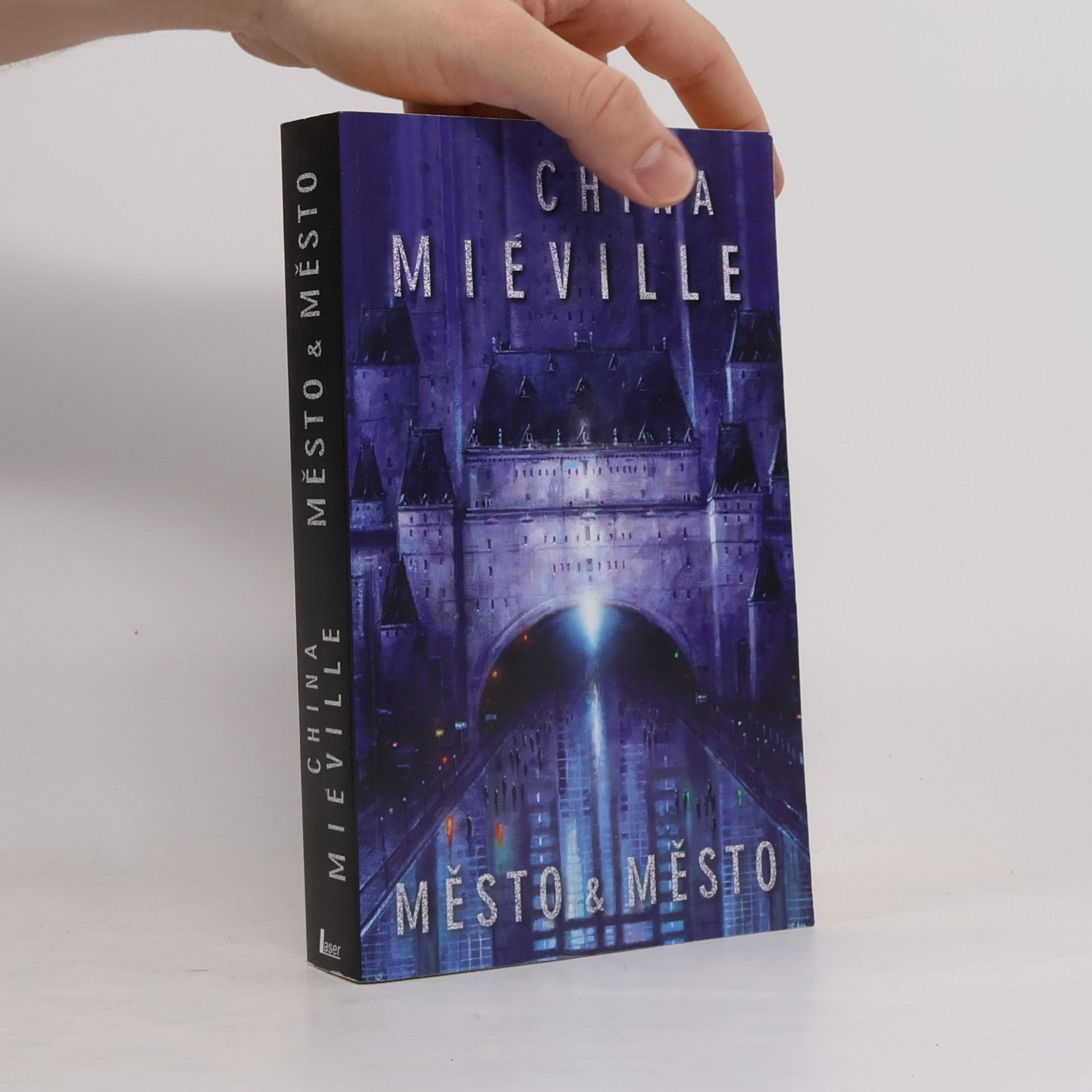 China Miéville Město & město