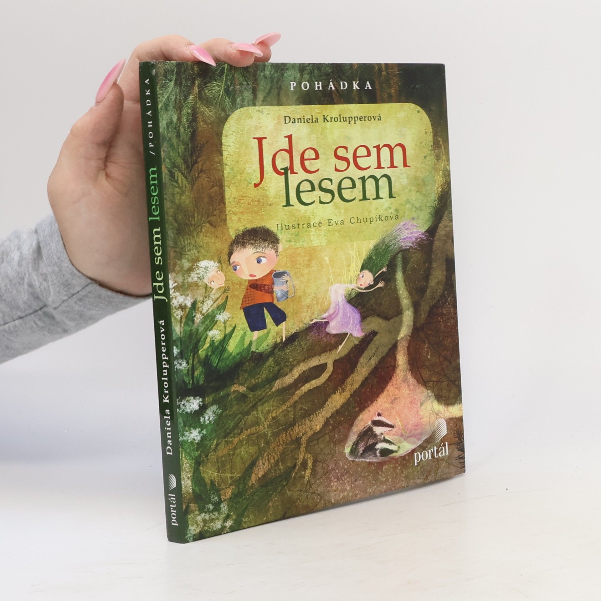 Daniela Krolupperová Jde sem lesem