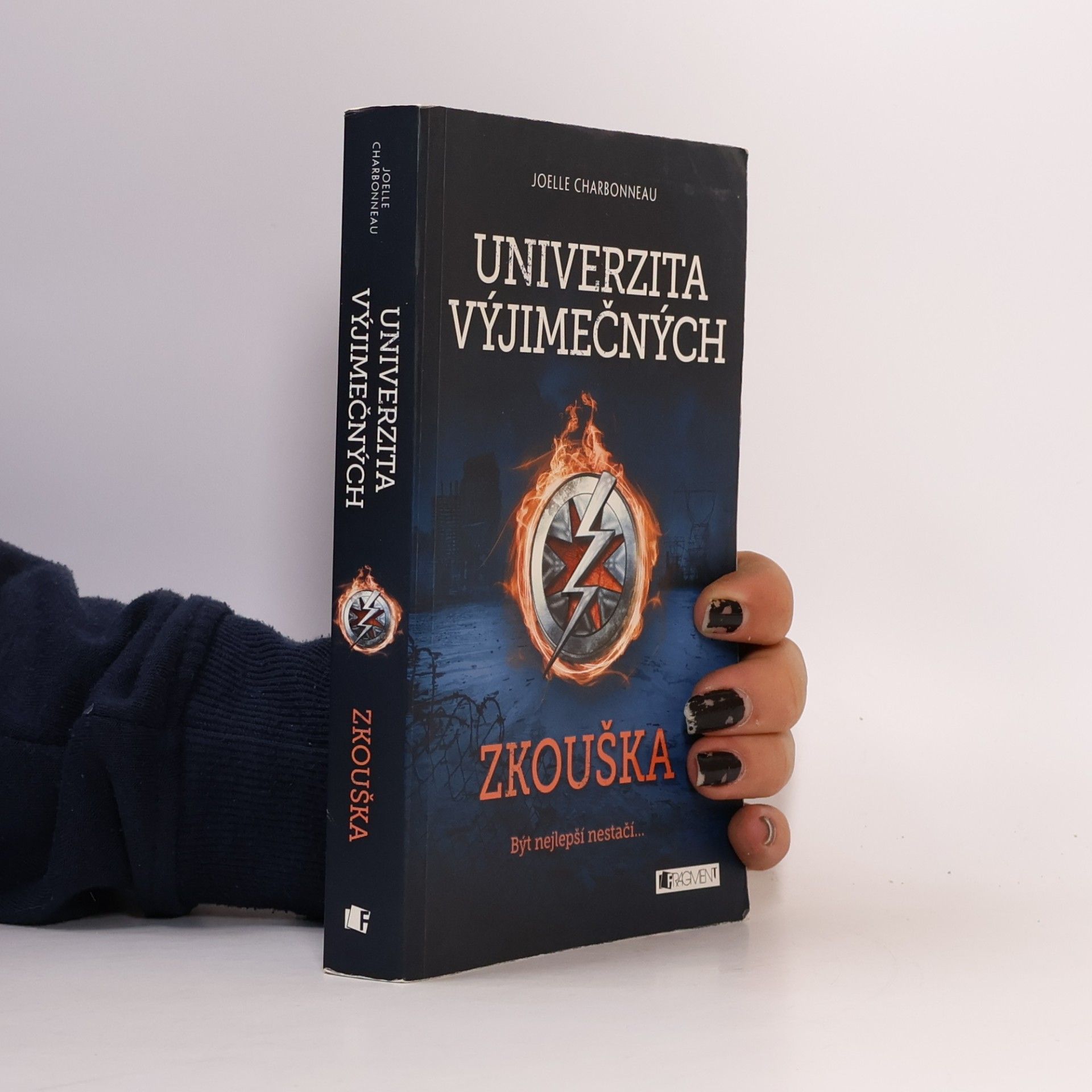 Joelle Charbonneau Univerzita výjimečných. Zkouška