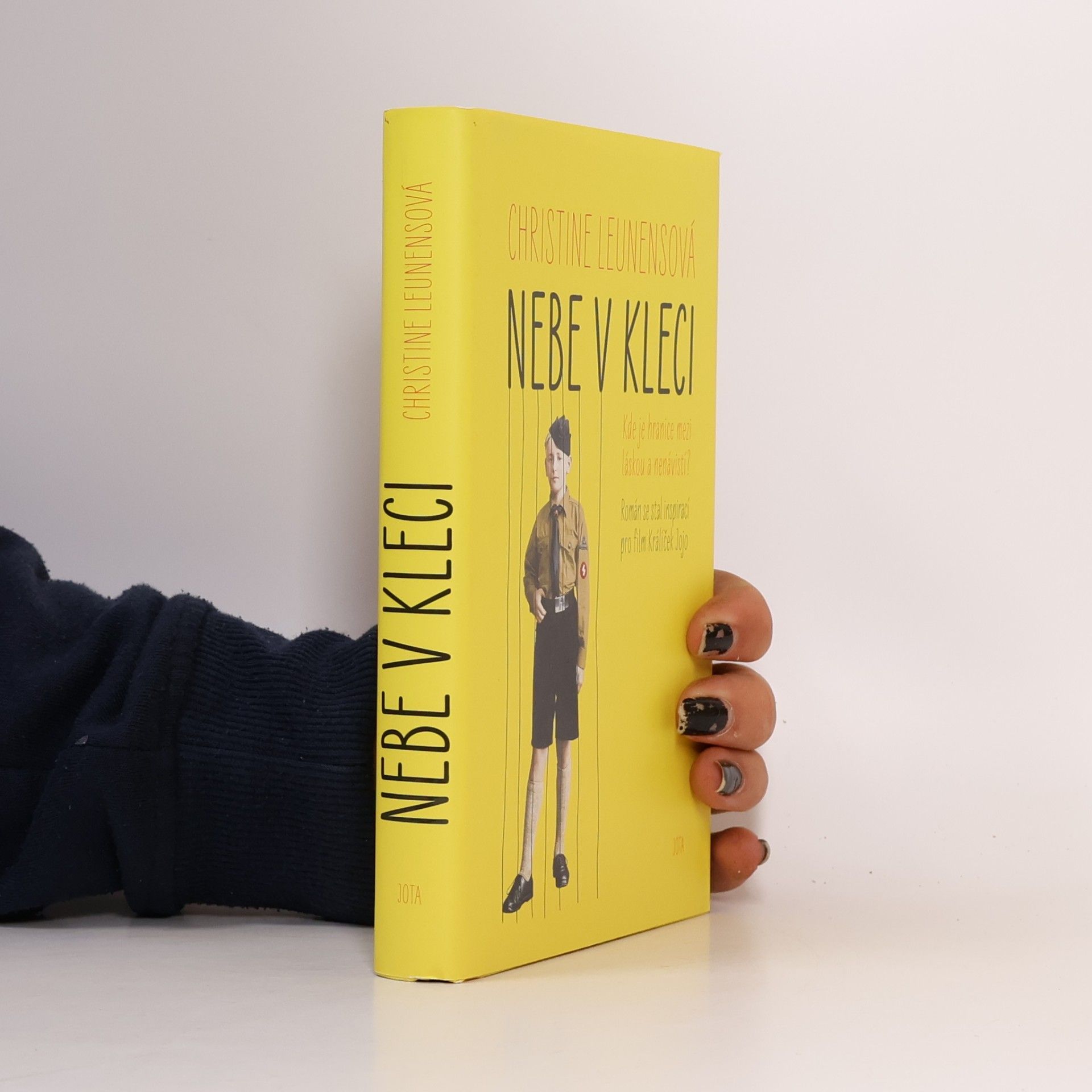 Christine Leunens Nebe v kleci