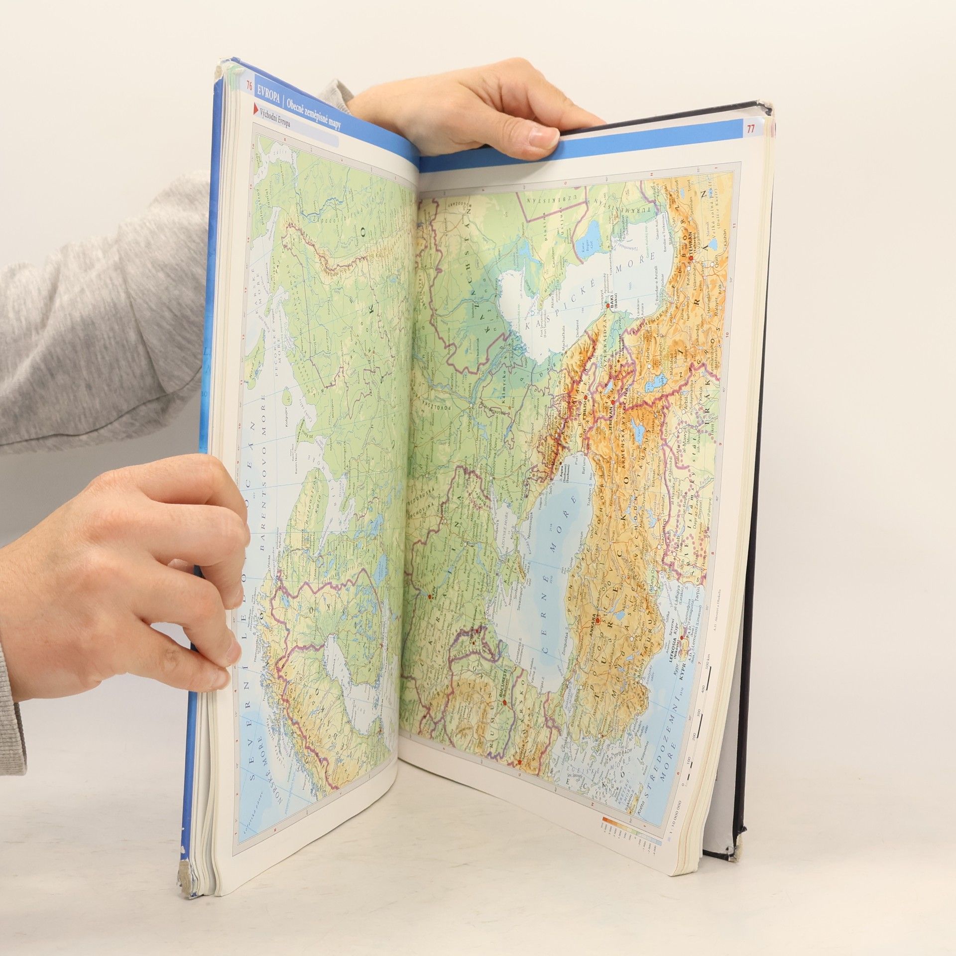 Kolektív autorov Školní atlas světa