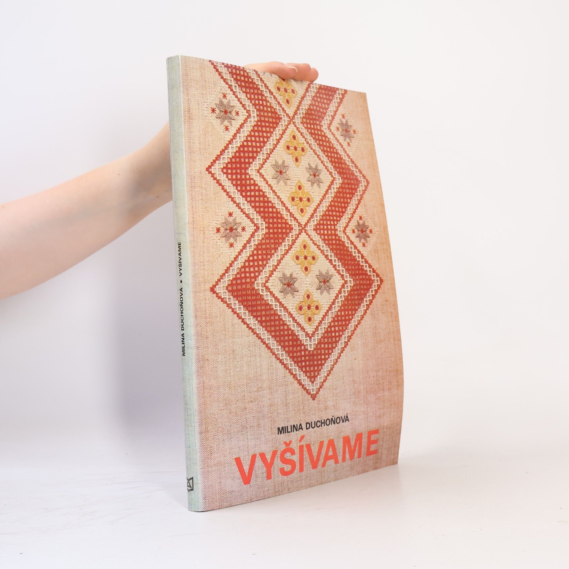 Milina Duchoňová Vyšívame