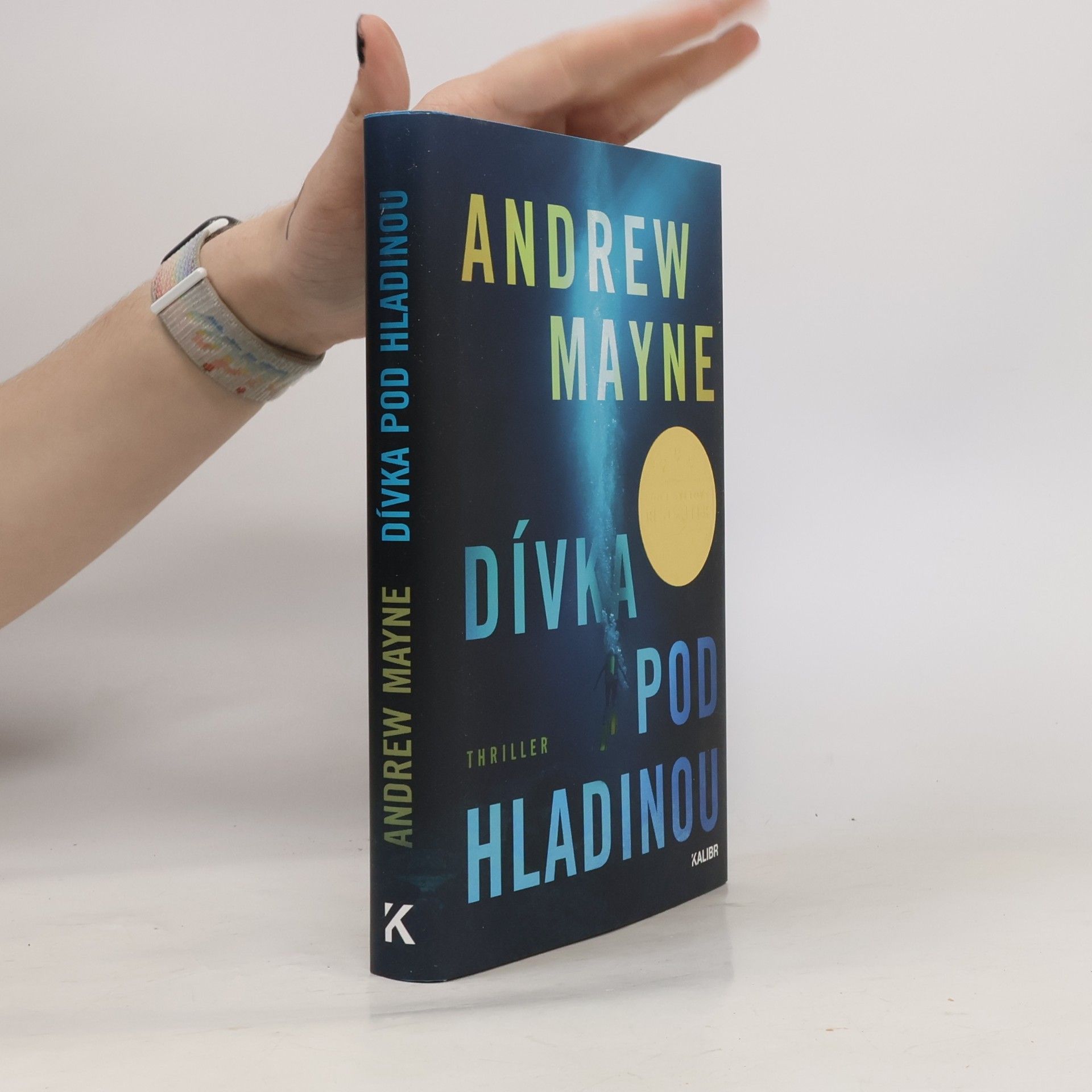Andrew Mayne Dívka pod hladinou