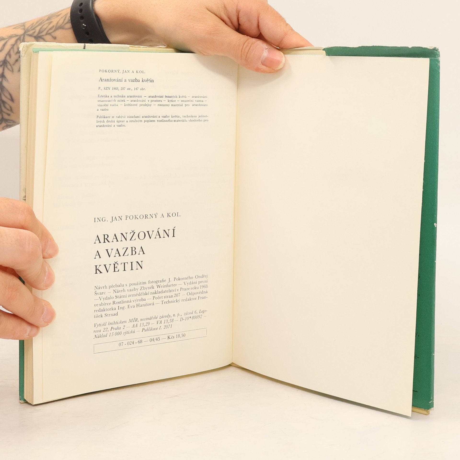 Autorenkollektiv Aranžování a vazba květin