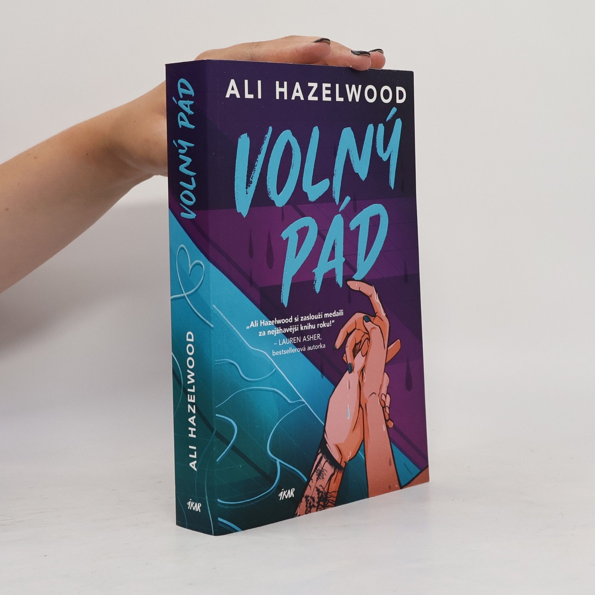 Ali Hazelwood Volný pád