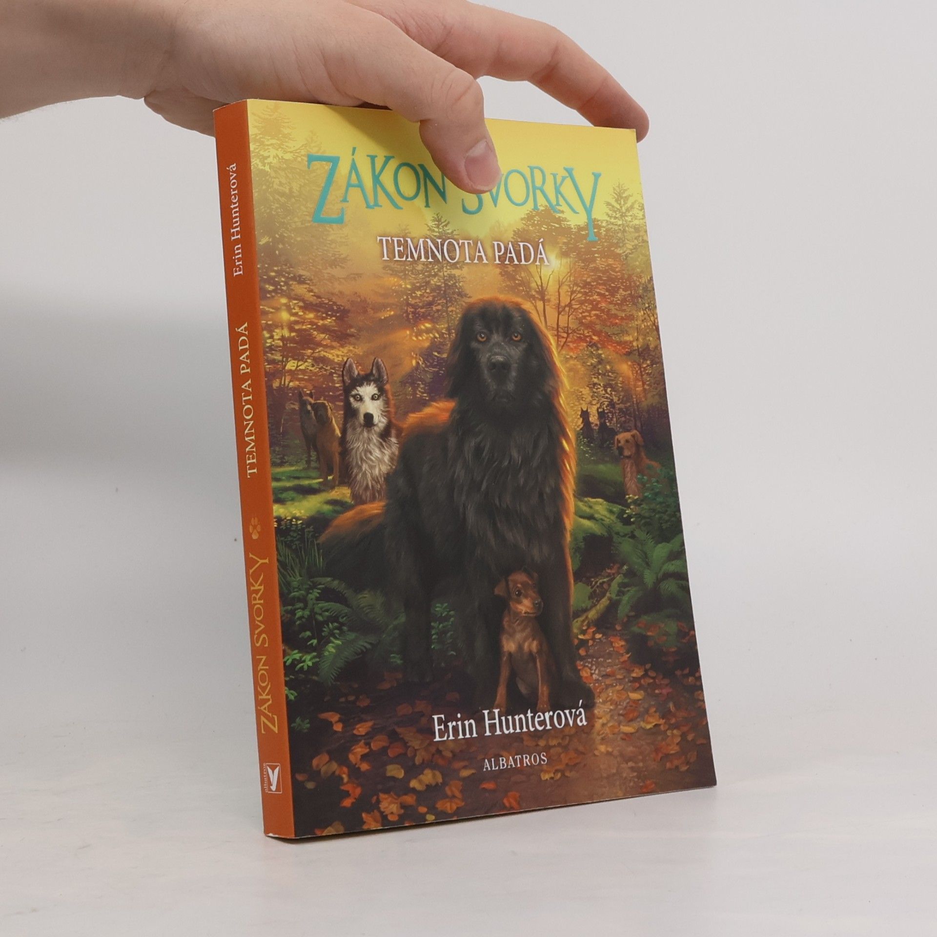 Erin Hunter Zákon svorky 3: Temnota padá
