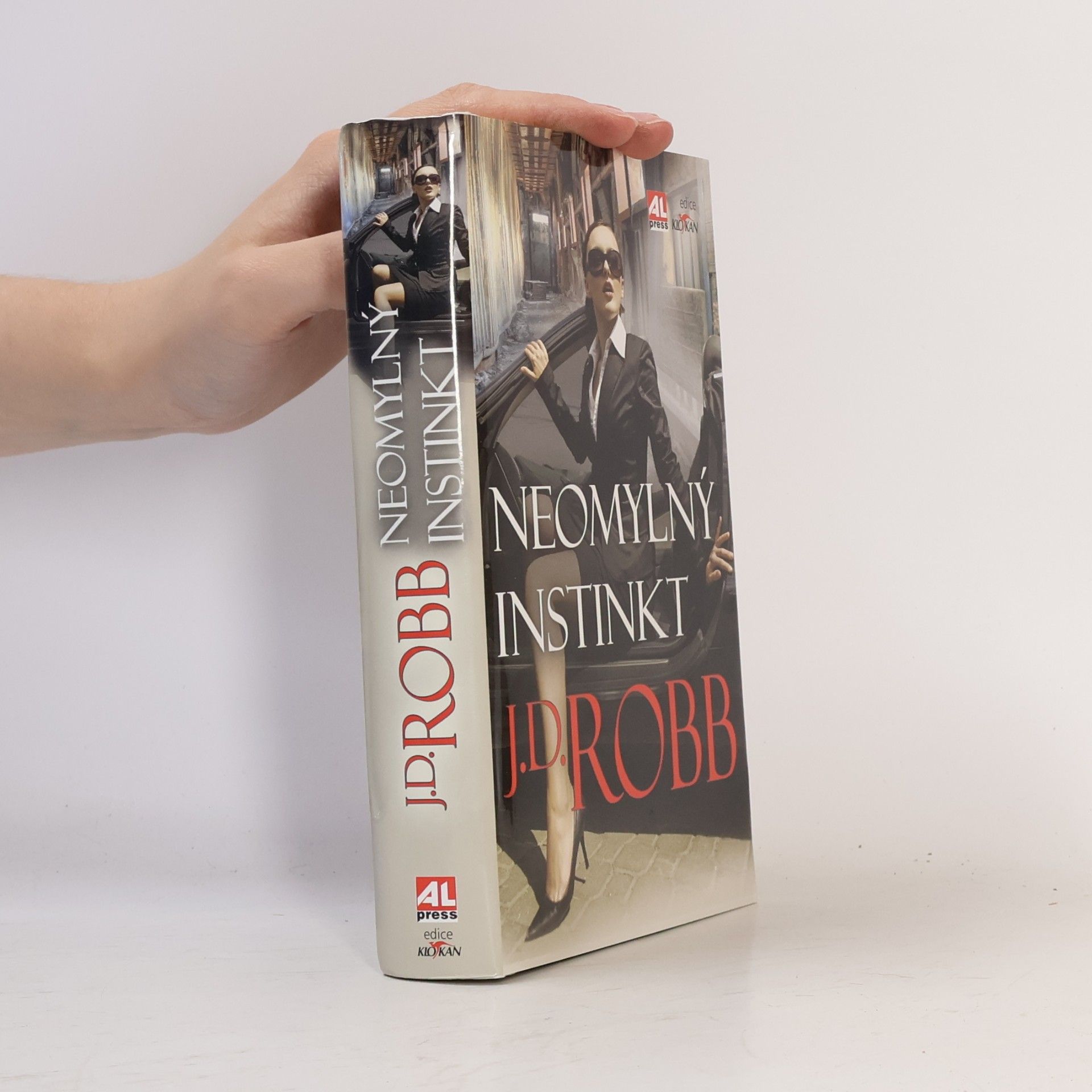Nora Roberts Neomylný instinkt