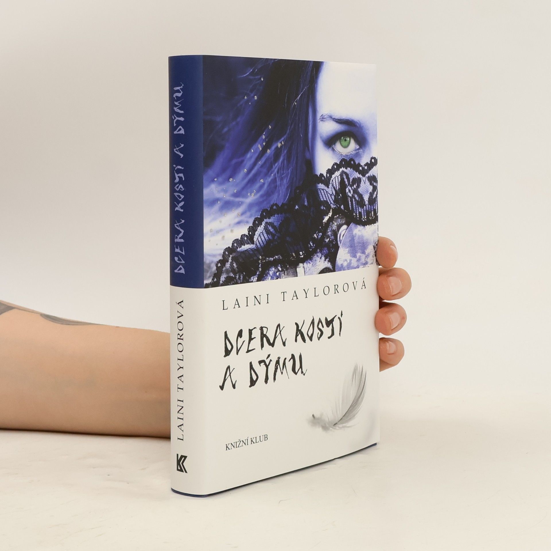 Laini Taylor Dcera kostí a dýmu