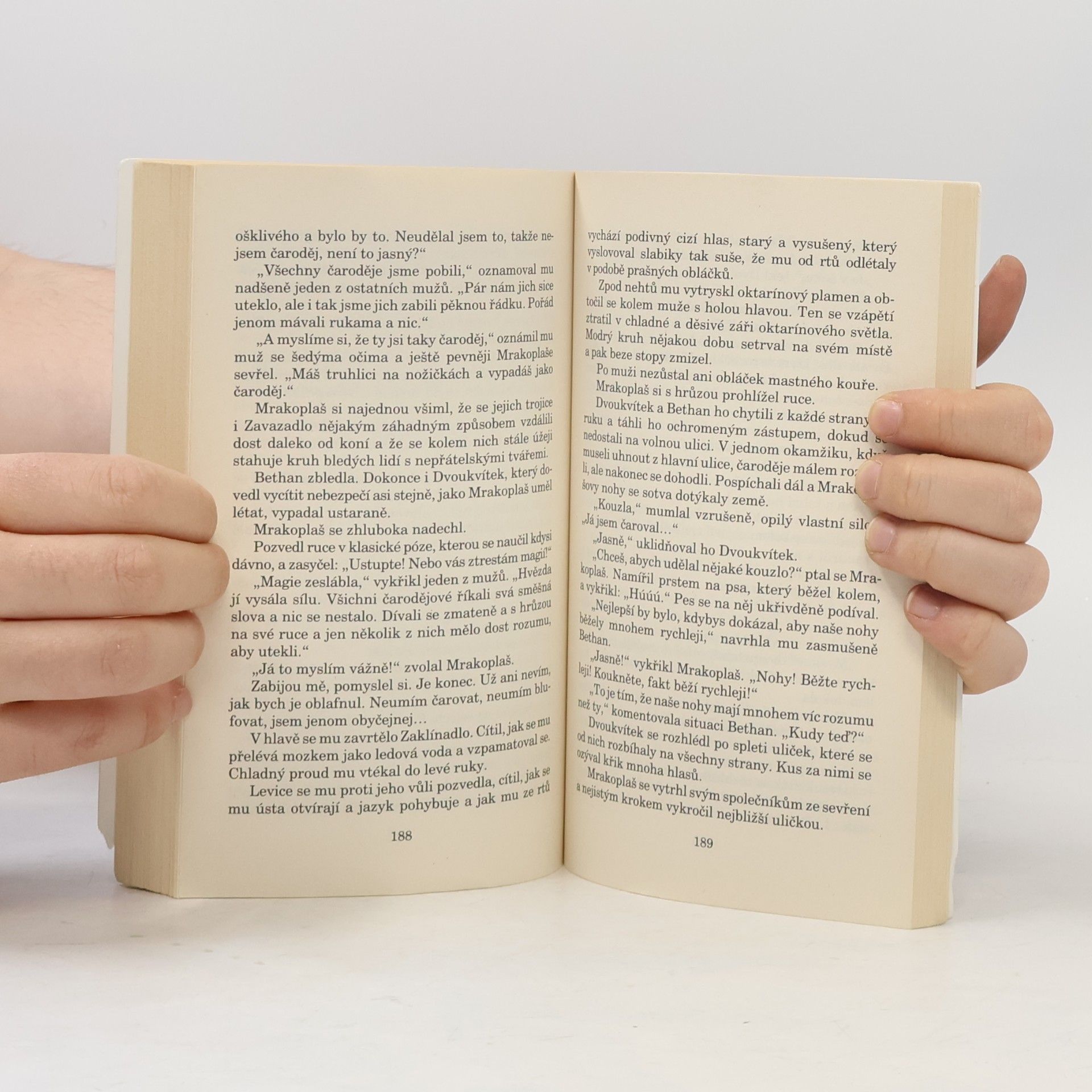 Terry Pratchett Lehké fantastično