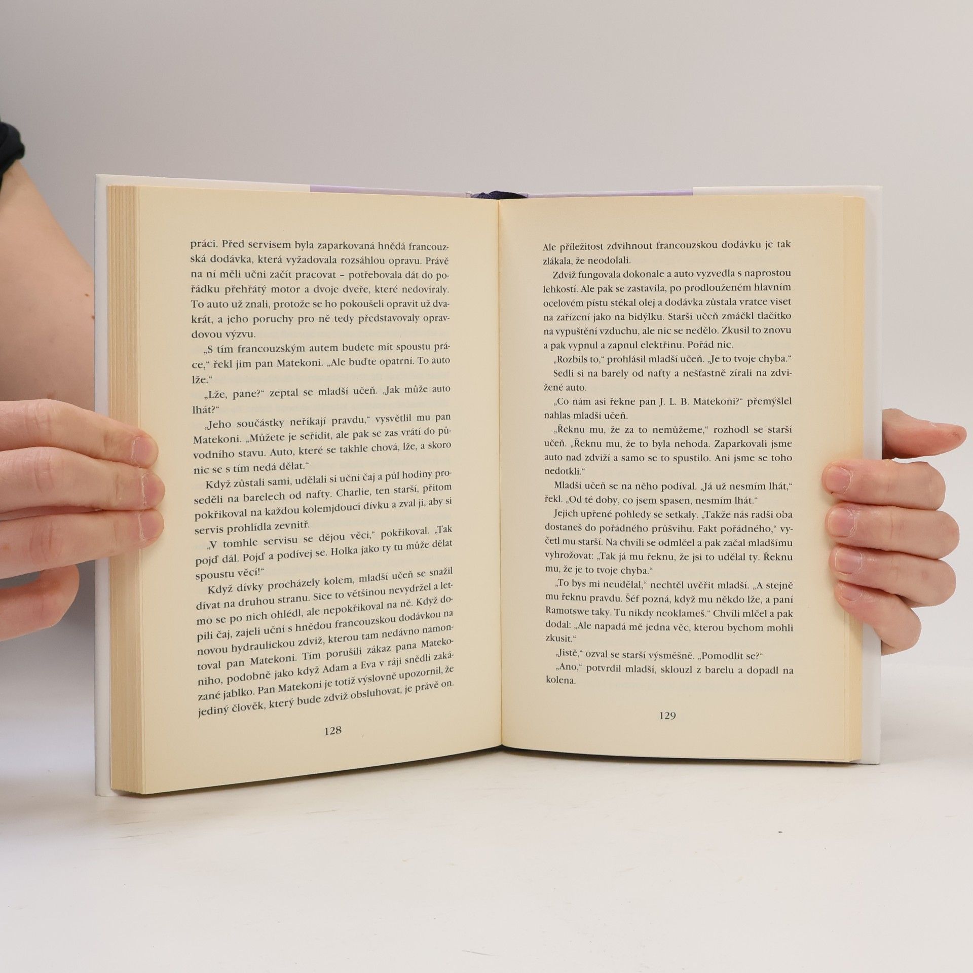 Alexander McCall Smith Písařská škola v Kalahari