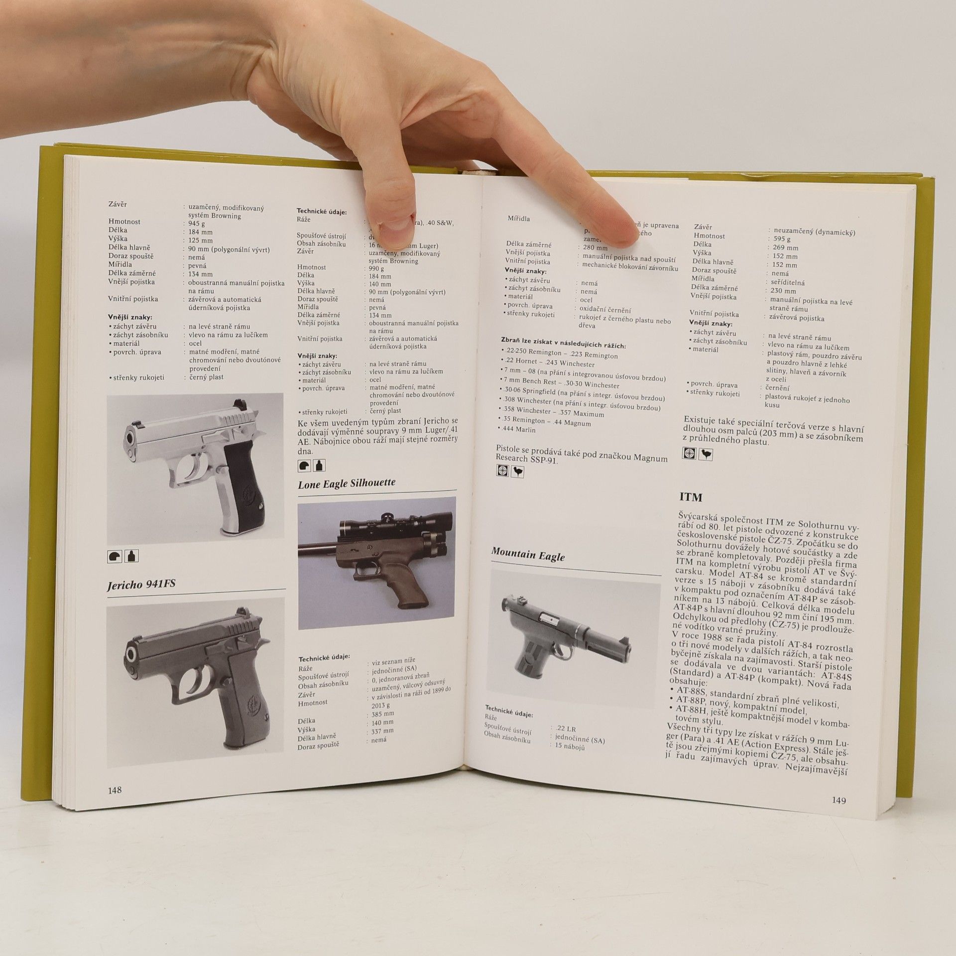 A. E. Hartink Encyklopedie pistolí a revolverů