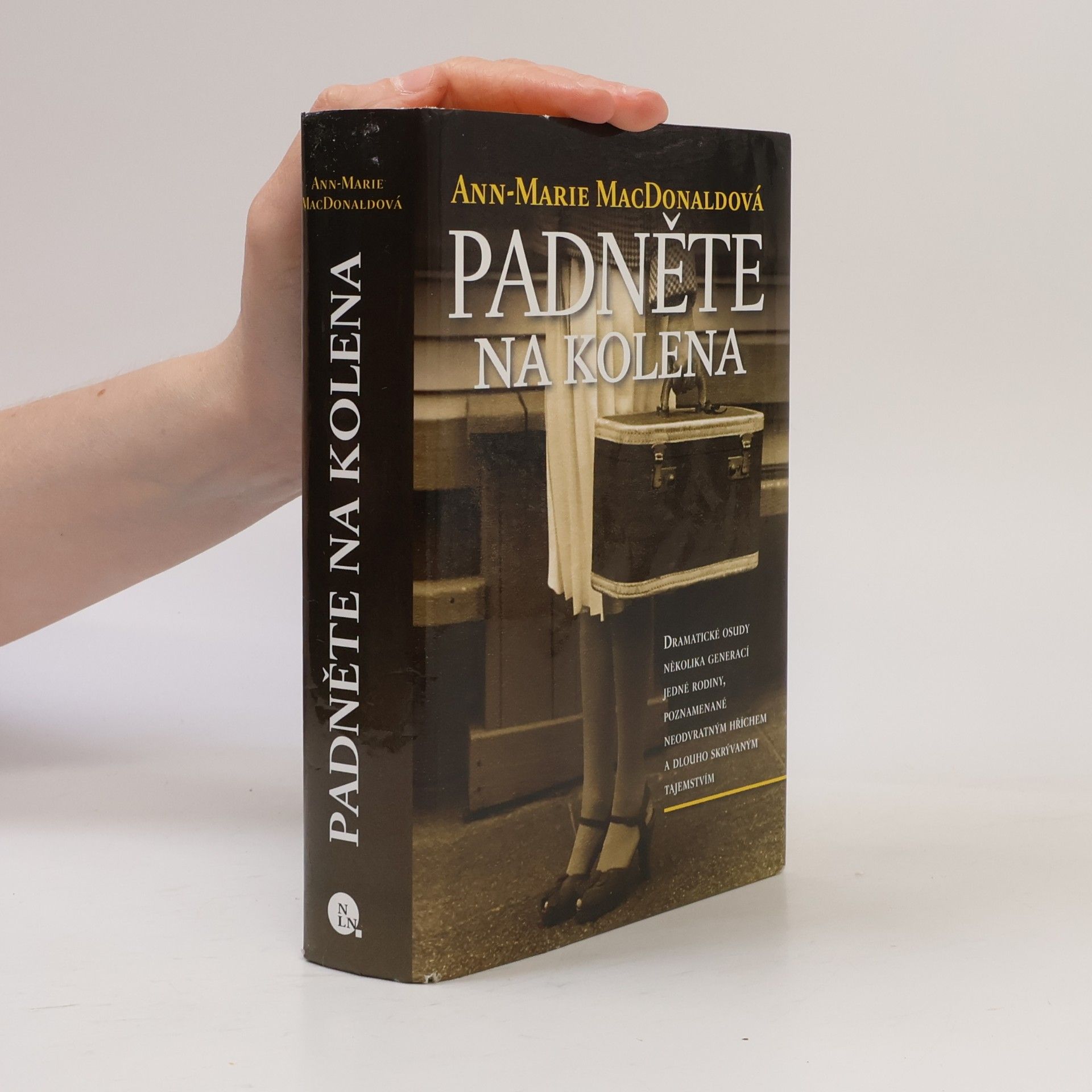 Ann-Marie MacDonald Padněte na kolena