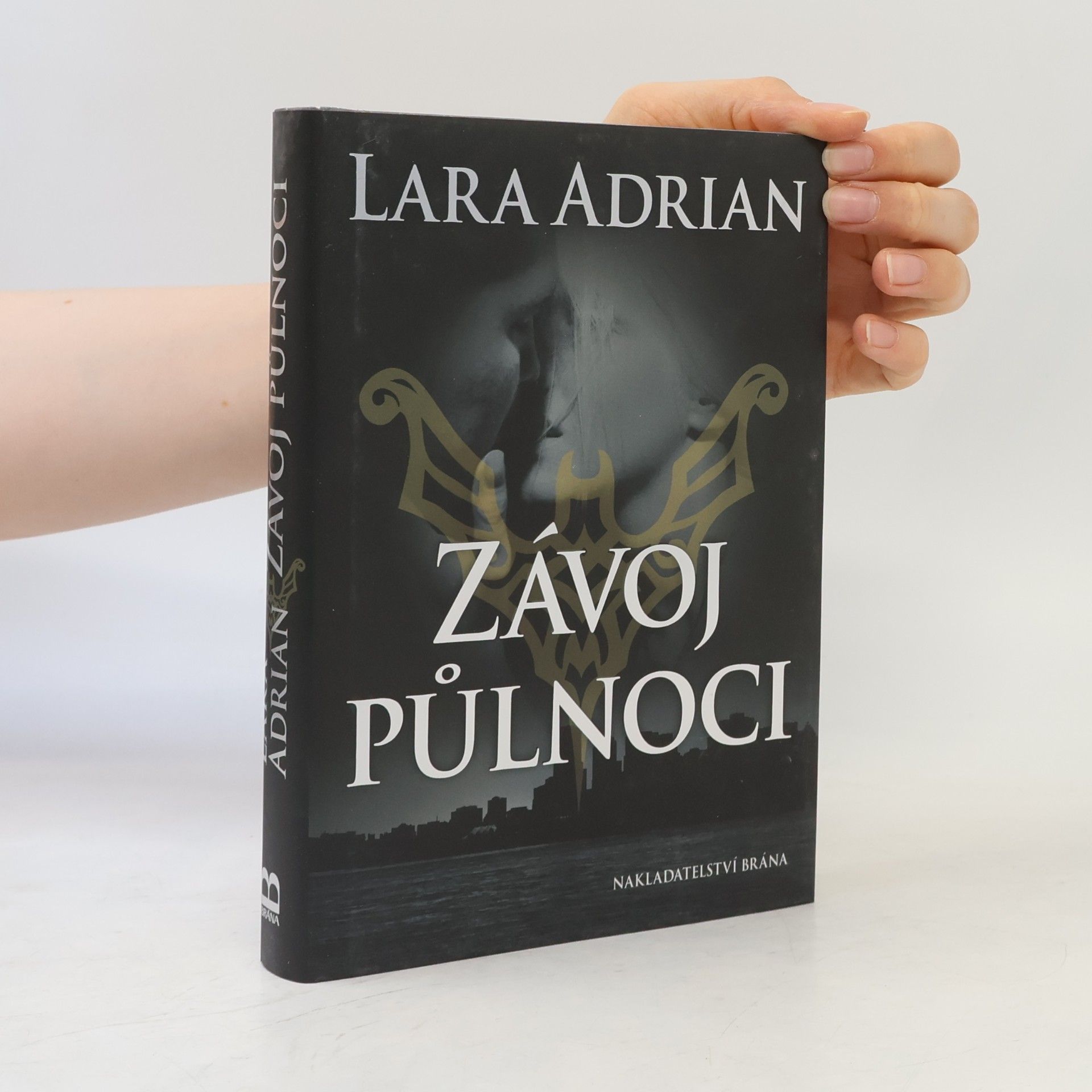 Závoj půlnoci
