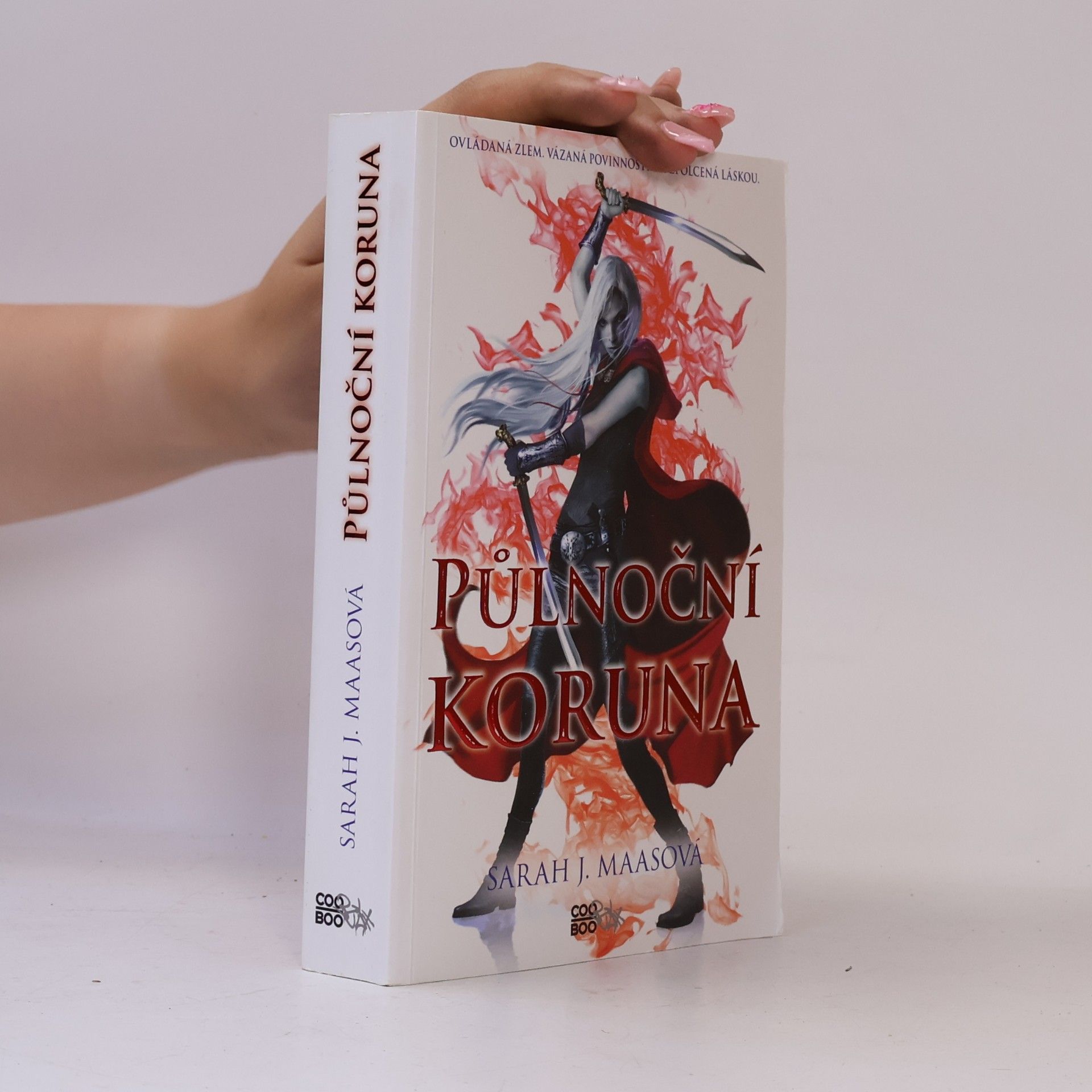 Sarah J. Maas Půlnoční koruna