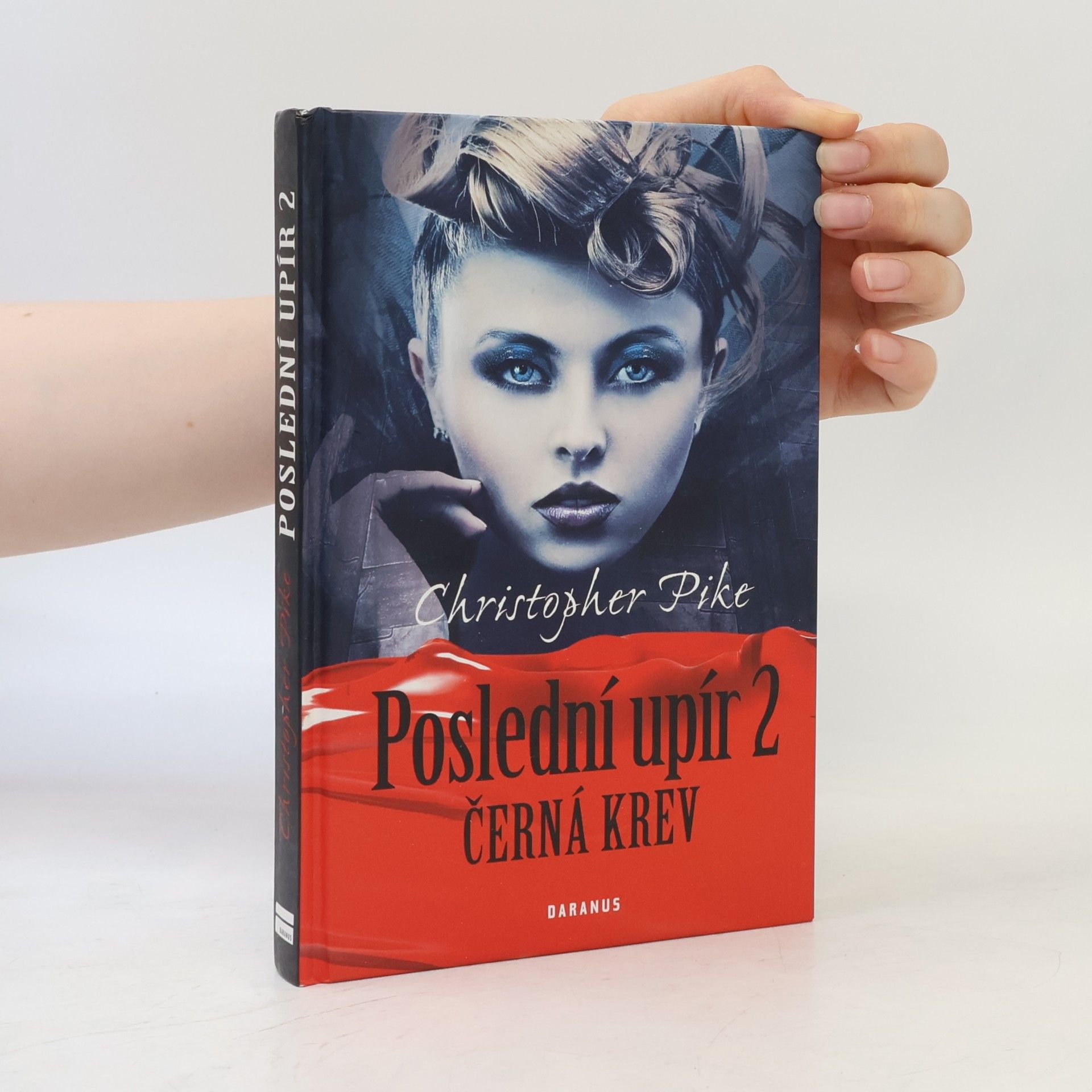 Christopher Pike Poslední upír. 2, Černá krev