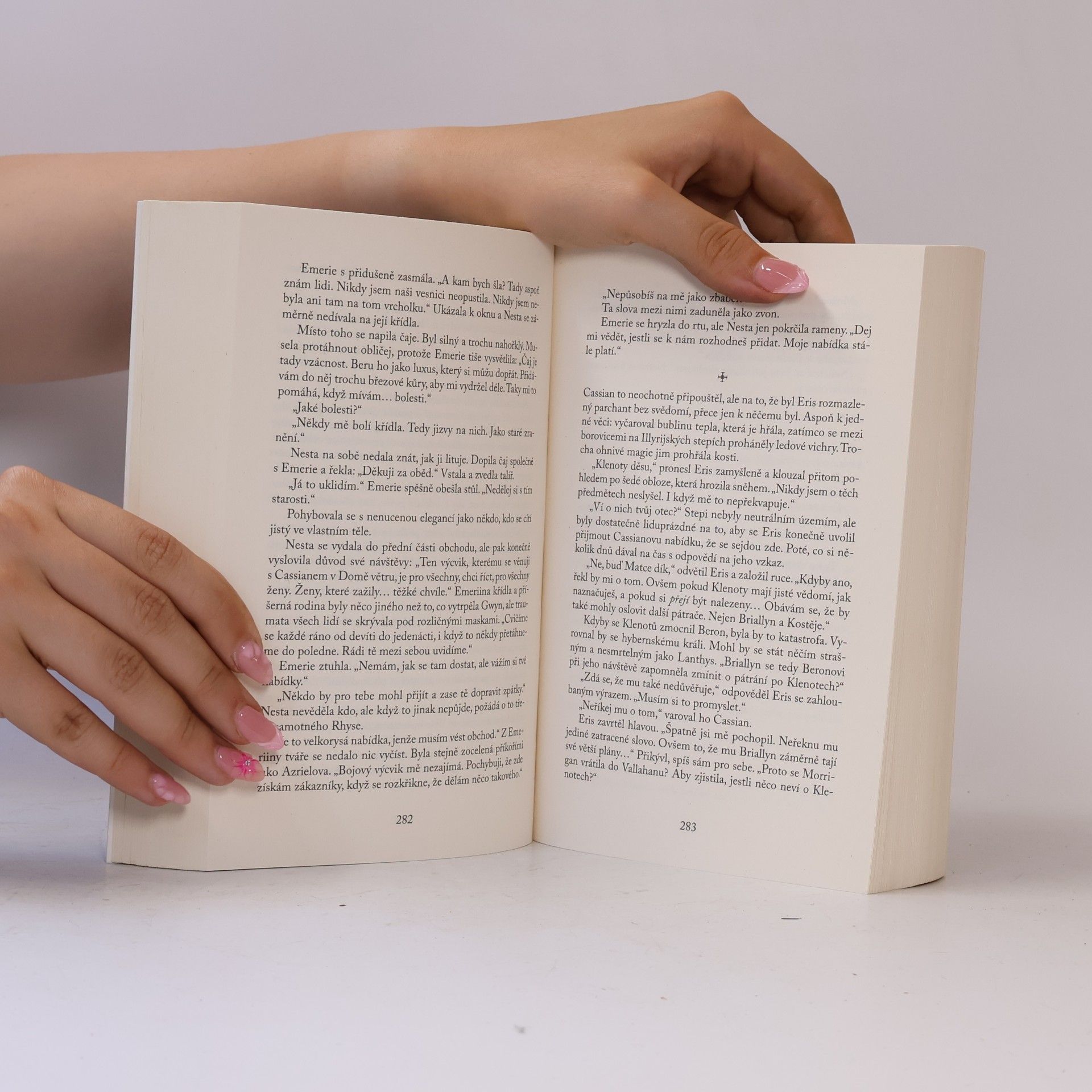 Sarah J. Maas Dvůr stříbrných plamenů