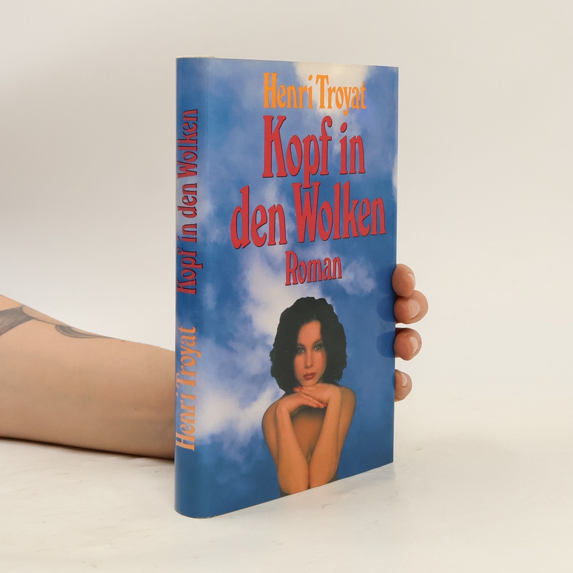 Kopf in den Wolken