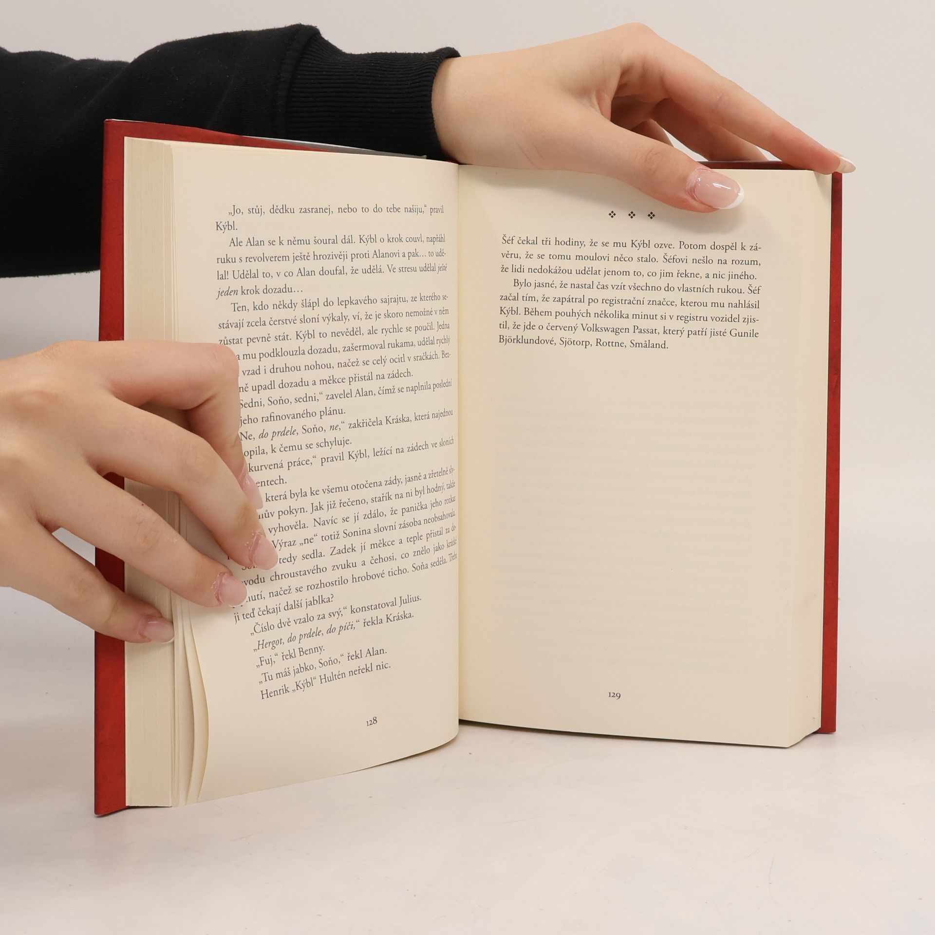 Jonas Jonasson Stoletý stařík, který vylezl z okna a zmizel