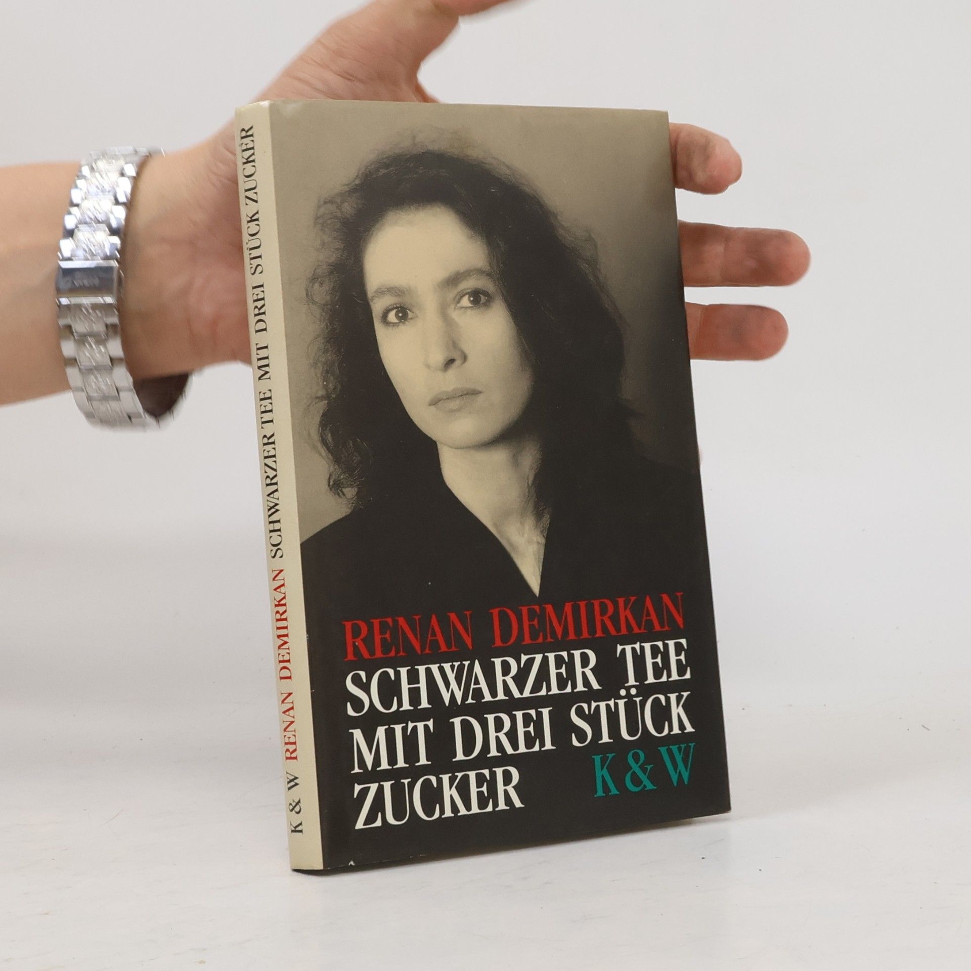 Renan Demirkan Schwarzer Tee mit drei Stück Zucker
