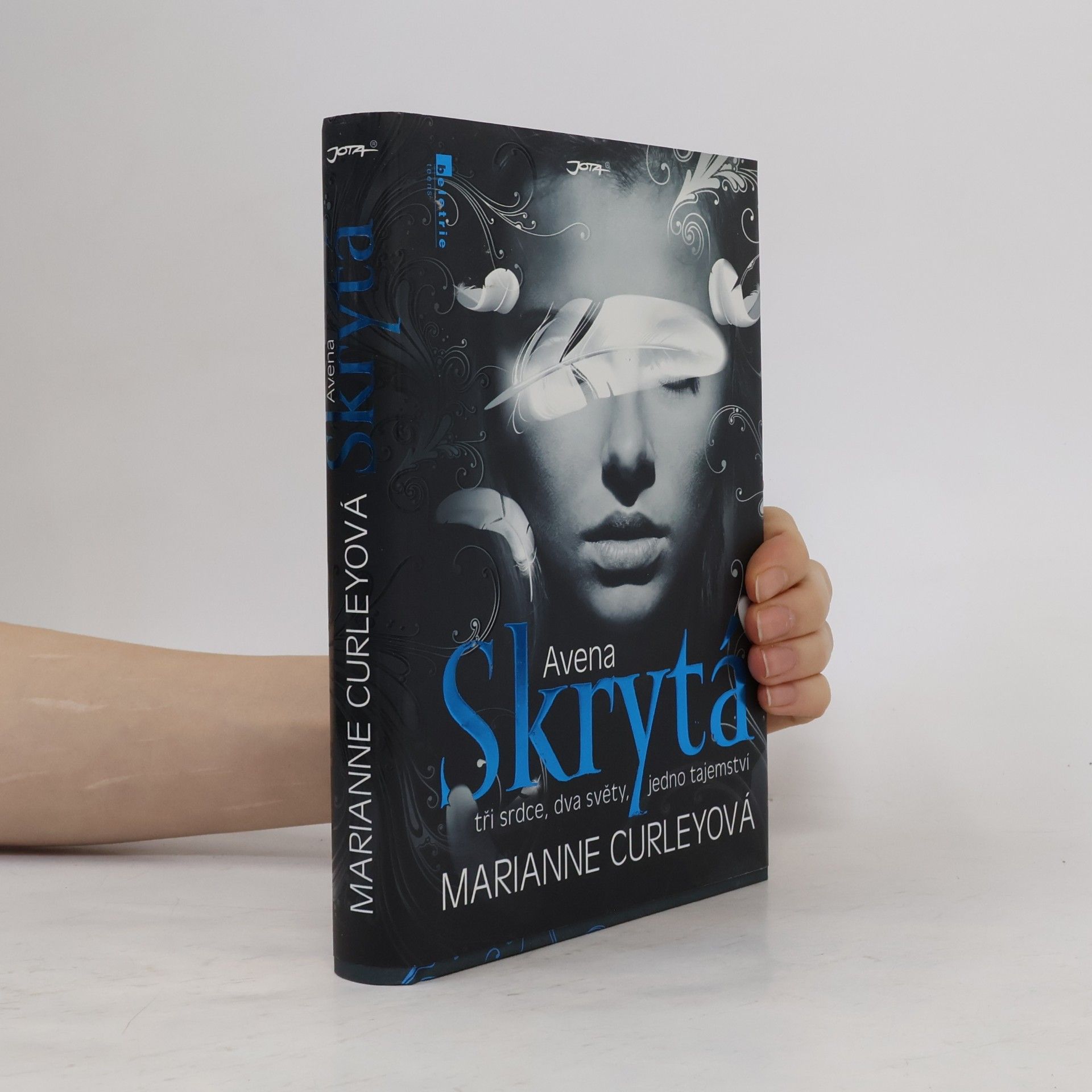 Marianne Curley Avena. Skrytá