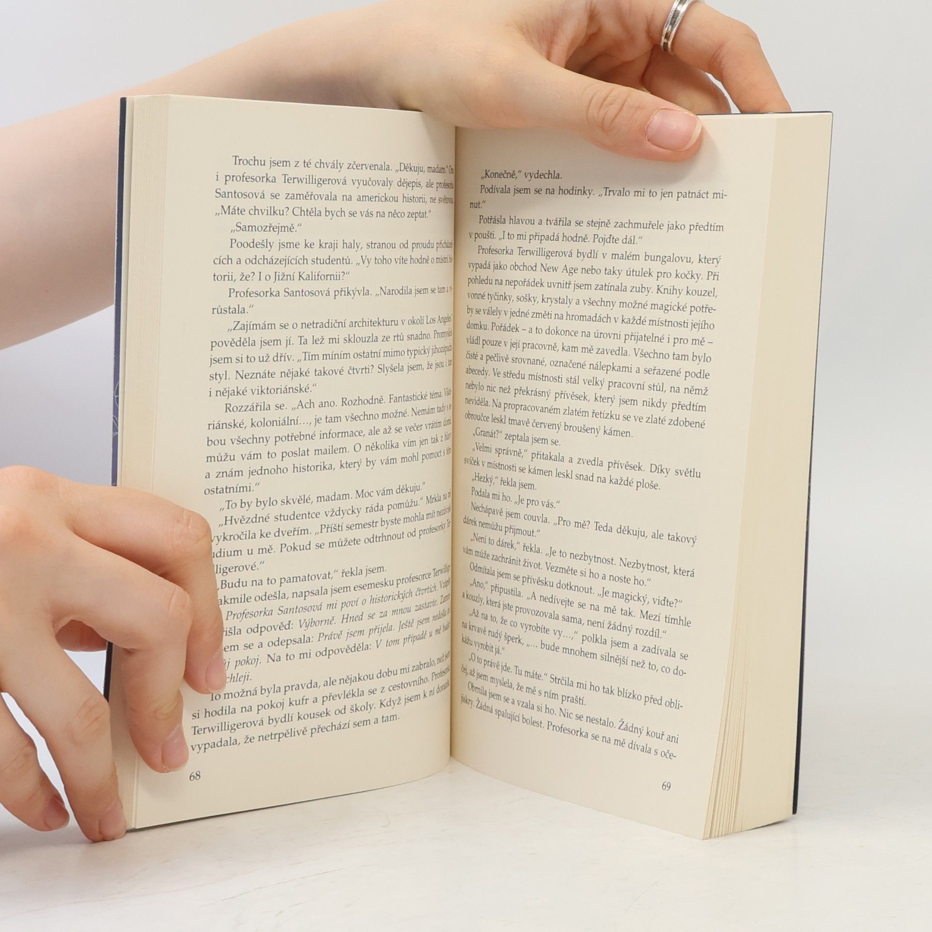 Richelle Mead Indigové kouzlo. Pokrevní pouta. 3. díl