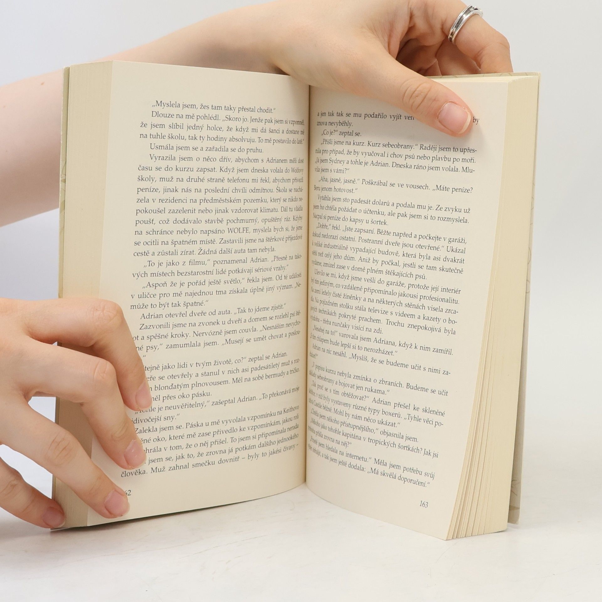 Richelle Mead Pokrevní pouta. 2, Zlatá lilie
