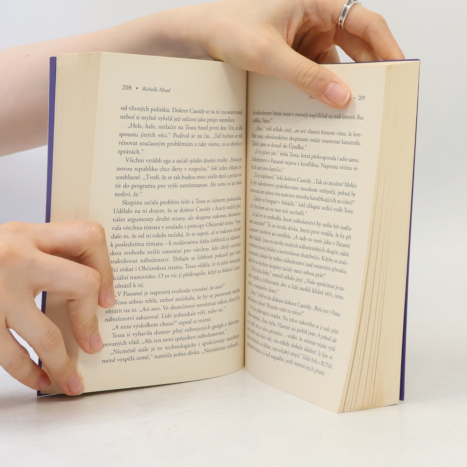 Richelle Mead Nesmrtelná koruna. Věk X. 2. díl