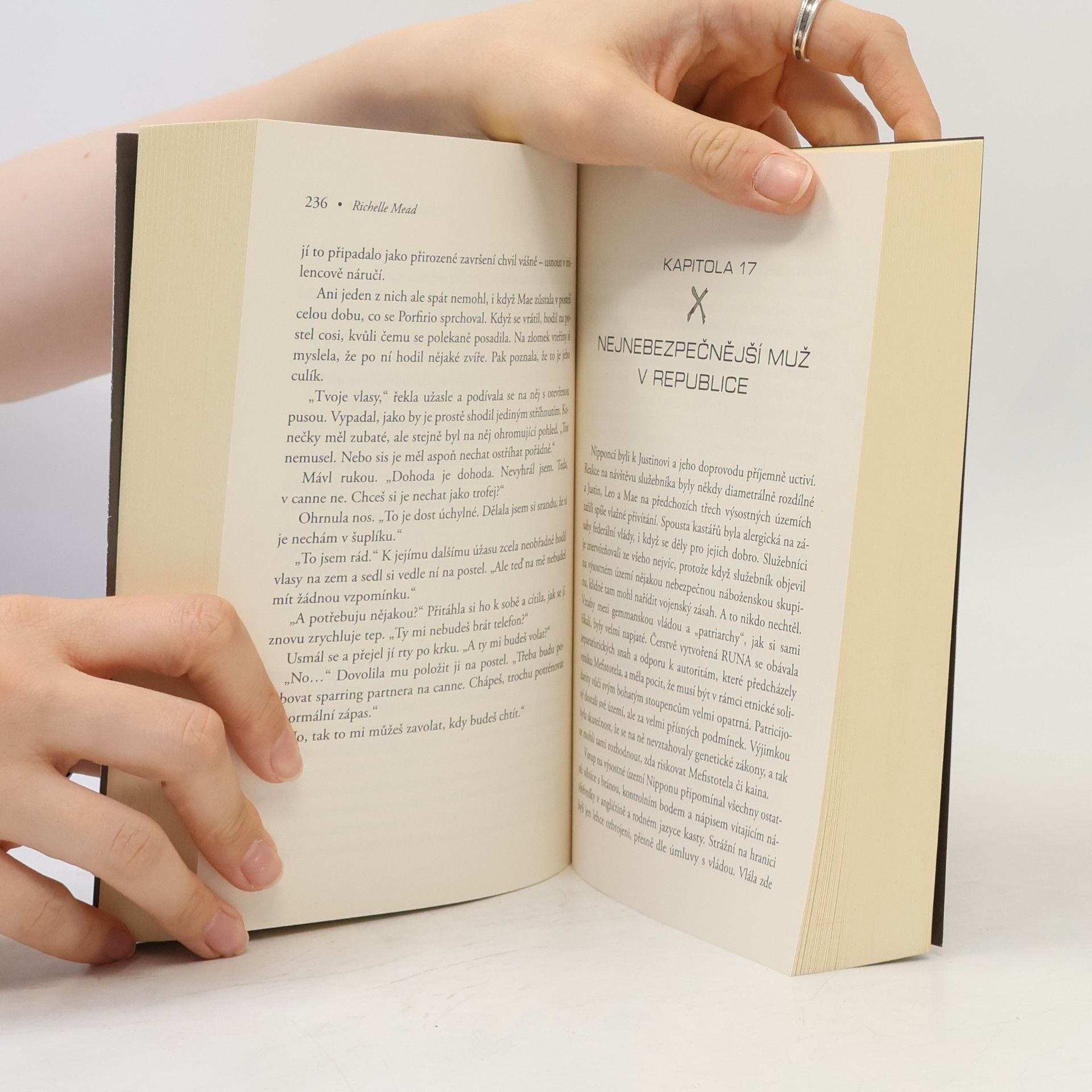 Richelle Mead Série Věk X. Šachovnice bohů