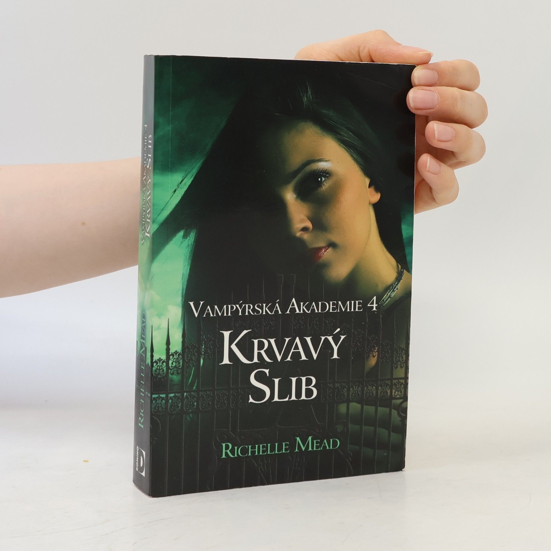 Richelle Mead Vampýrská akademie 4: Krvavý slib