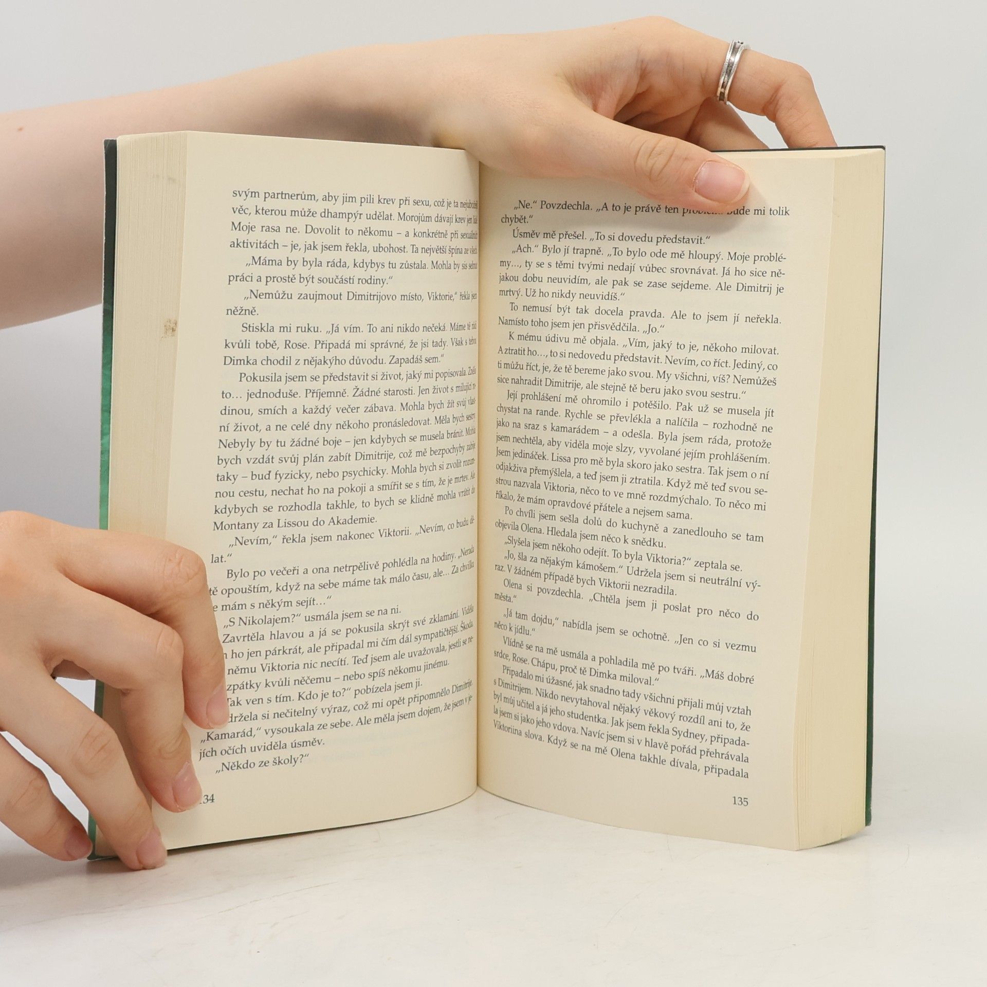 Richelle Mead Vampýrská akademie 4: Krvavý slib