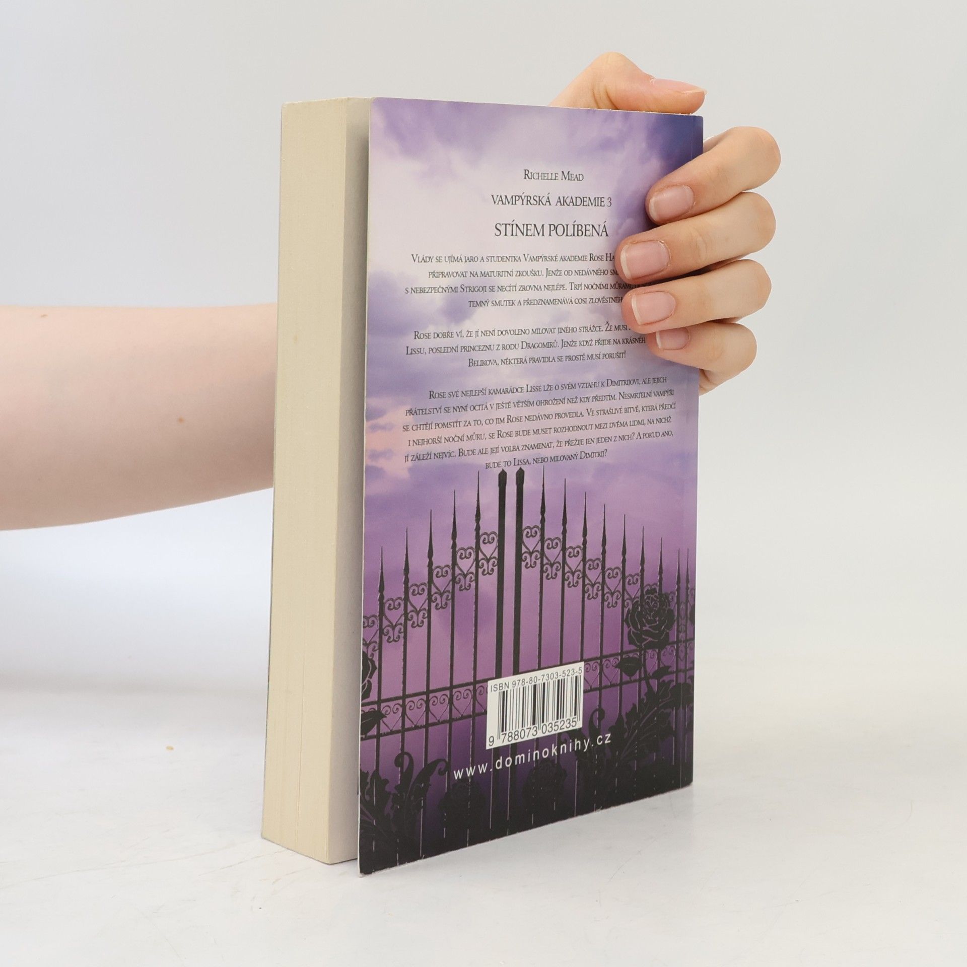 Richelle Mead Vampýrská akademie 3: Stínem políbená.