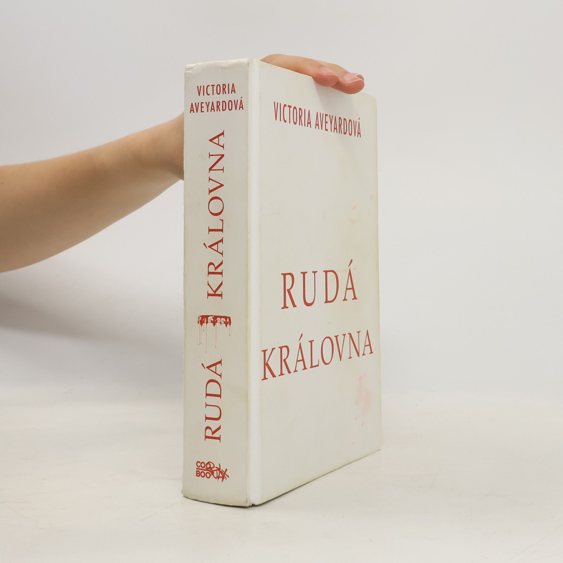 Victoria Aveyard Rudá královna. 1. díl