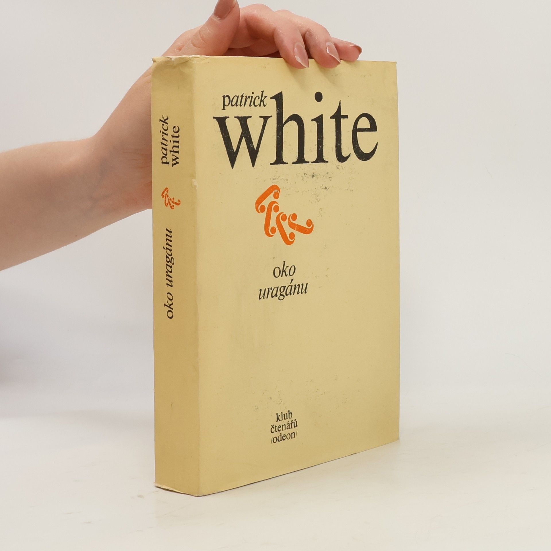 Patrick White Oko uragánu