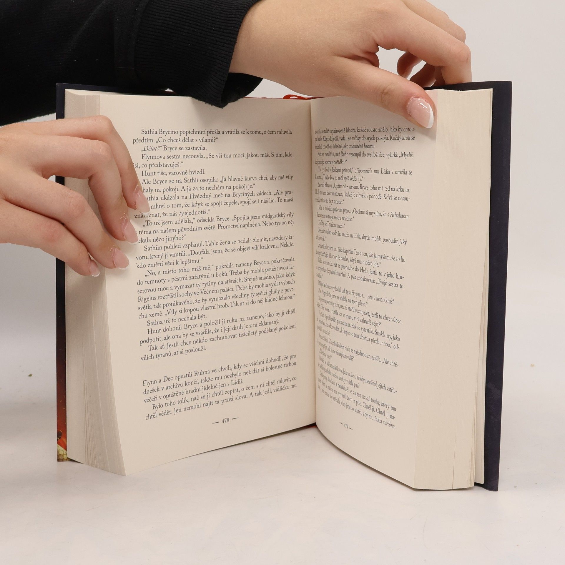 Sarah J. Maas Půlměsíční město. Rod plamene a stínu