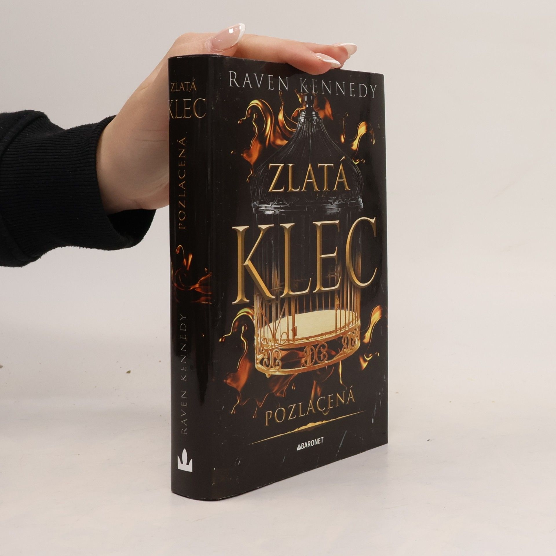 Raven Kennedy Zlatá klec. Pozlacená