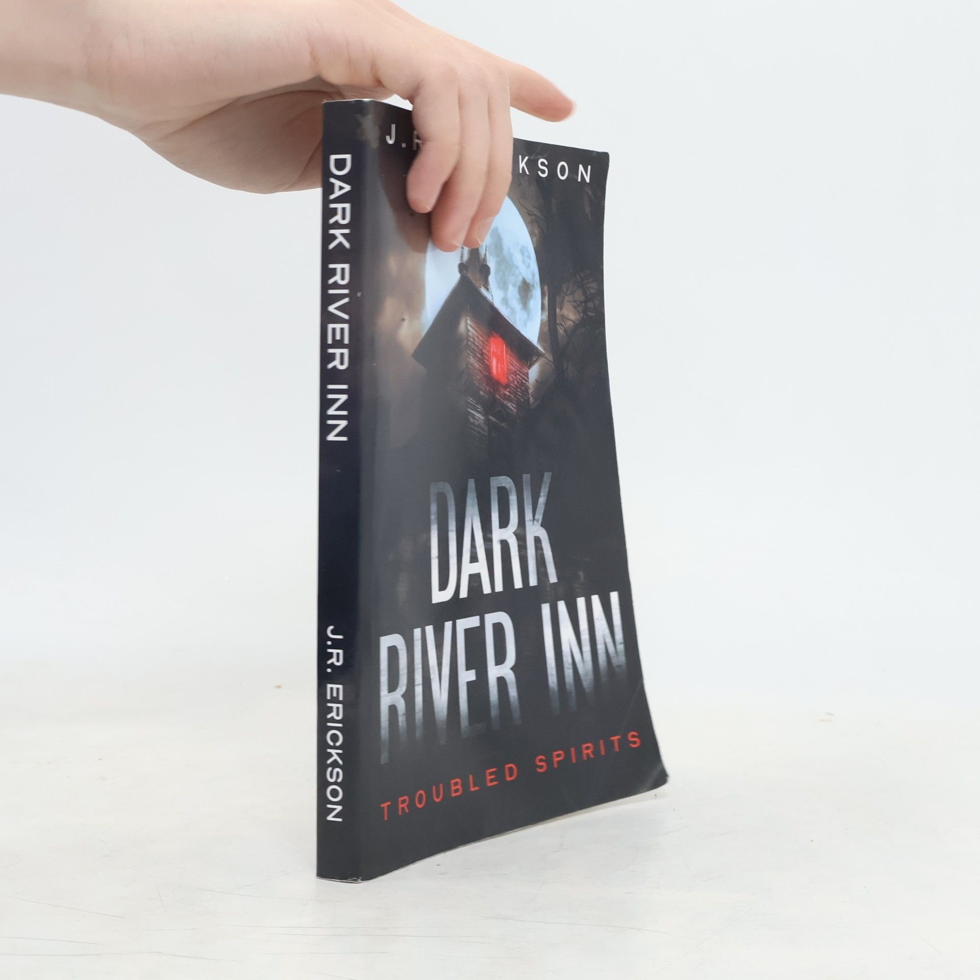 Troubled Spirits - 1: Dark River Inn