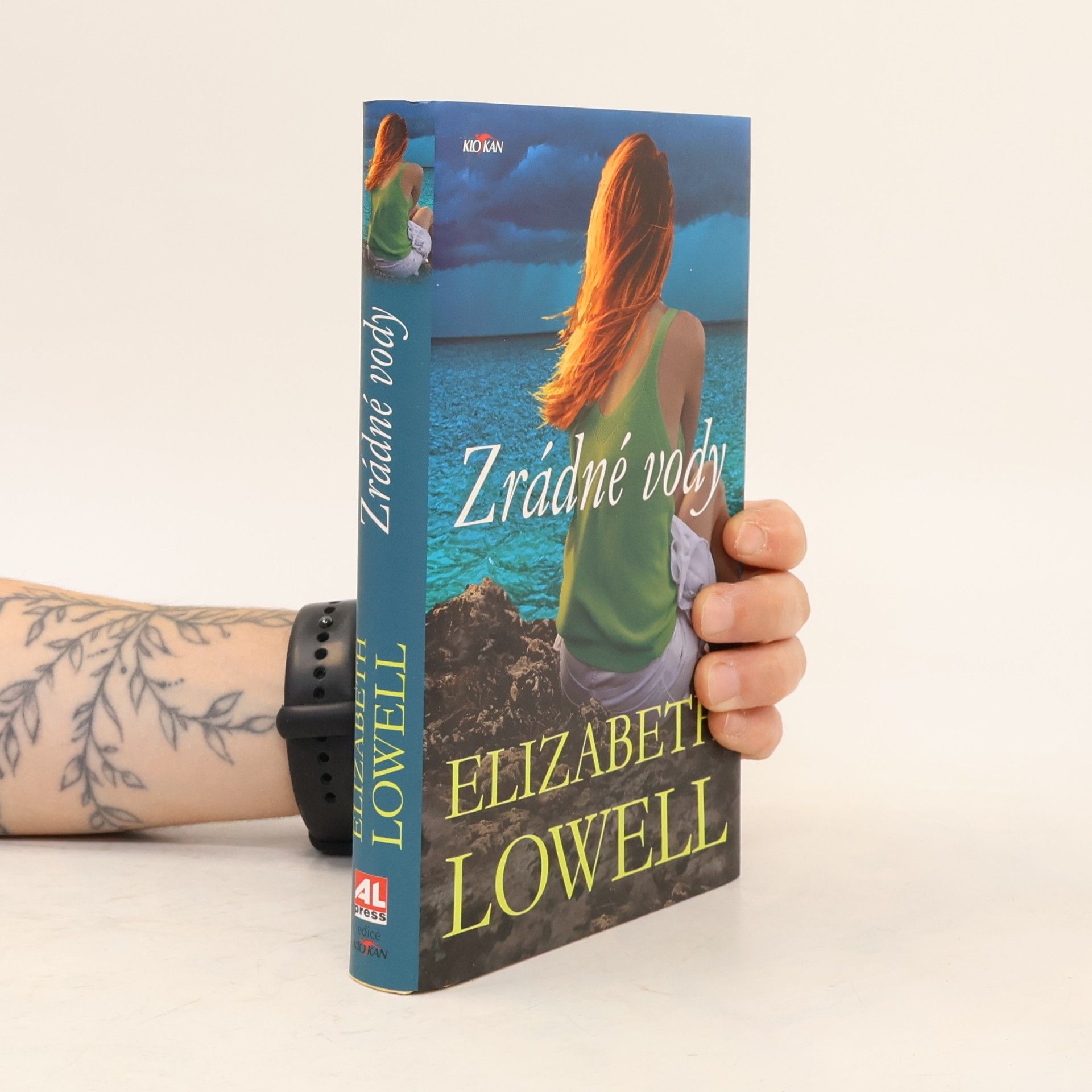 Elizabeth Lowell Zrádné vody