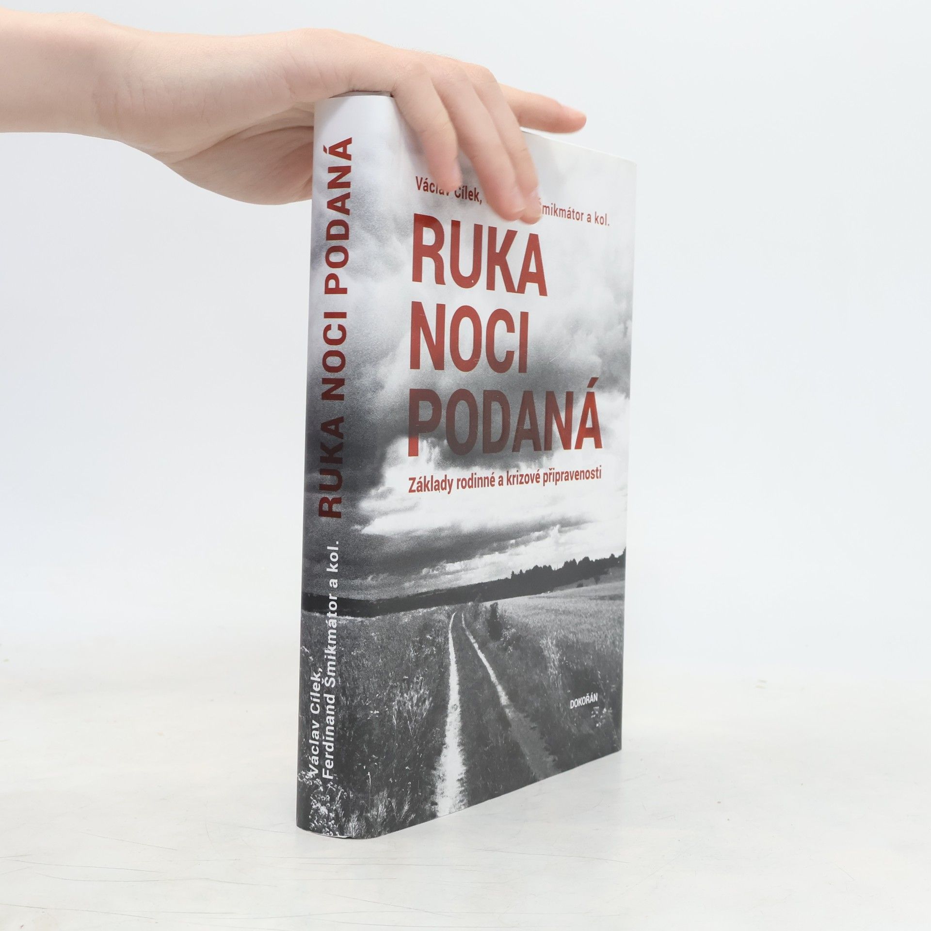 Václav Cílek Ruka noci podaná. Základy rodinné a krizové připravenosti